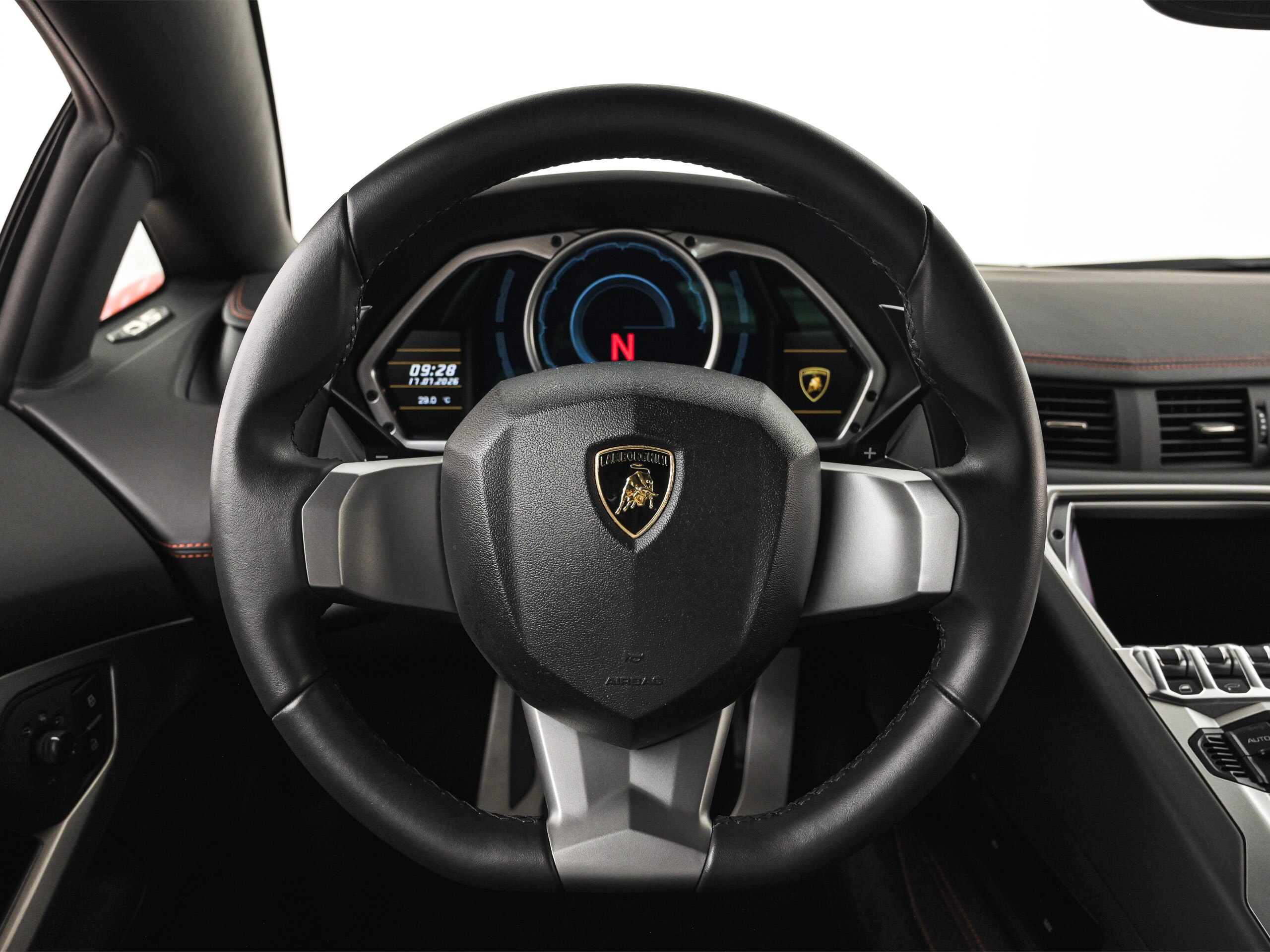 2013 Lamborghini Aventador LP700-4 — Photo 17 / 31
