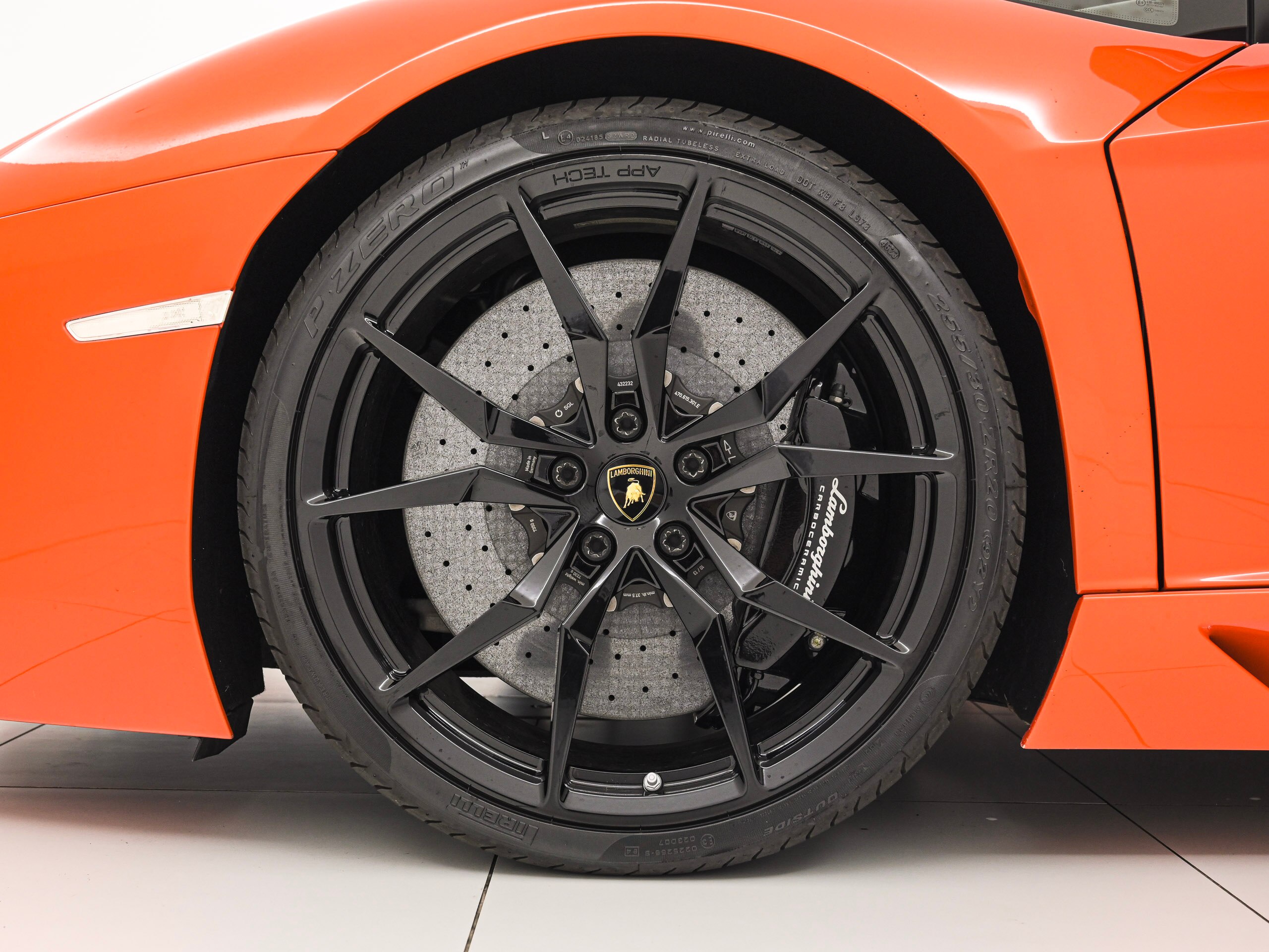 2013 Lamborghini Aventador LP700-4 — Photo 24 / 31