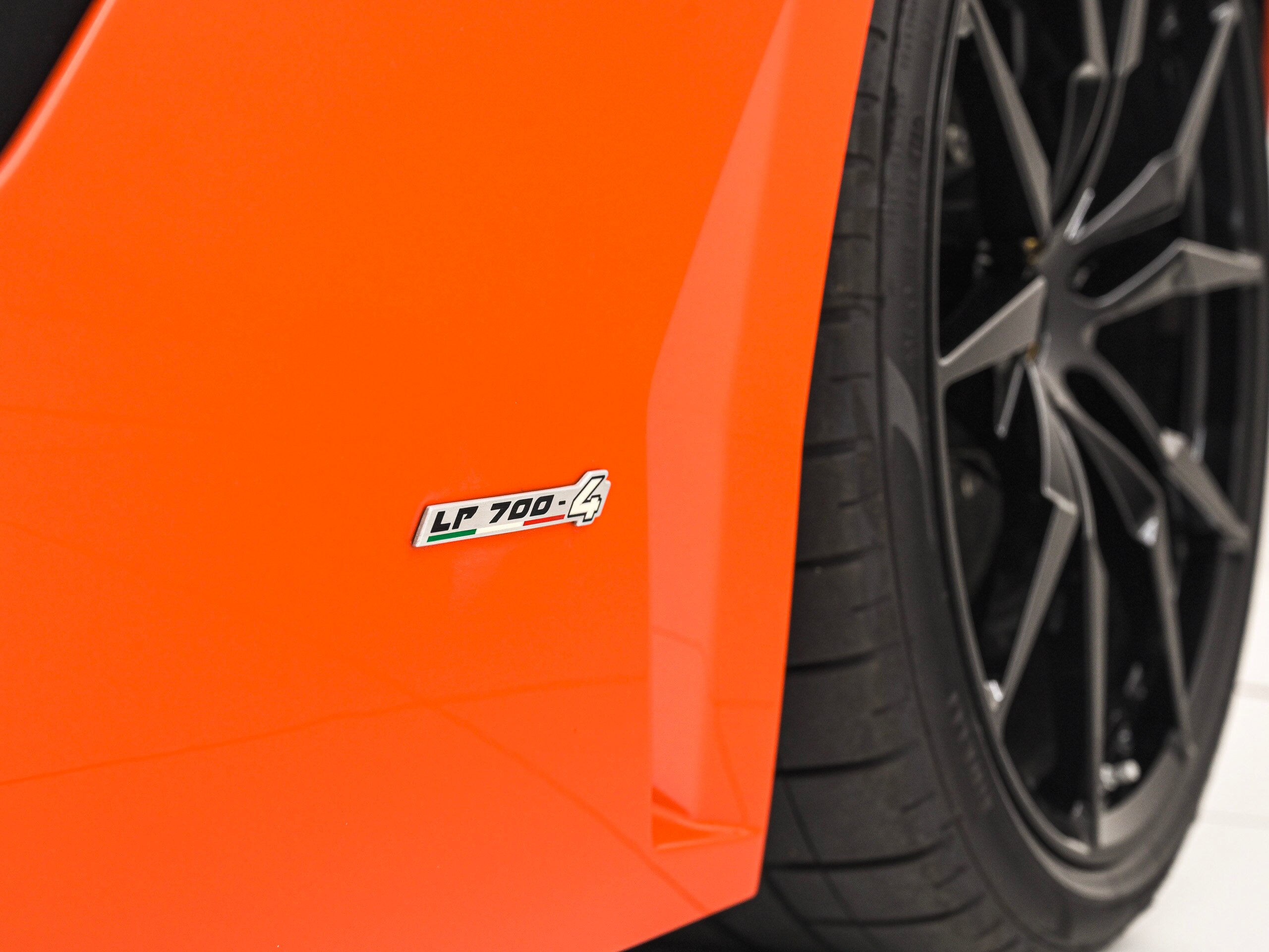 2013 Lamborghini Aventador LP700-4 — Photo 25 / 31