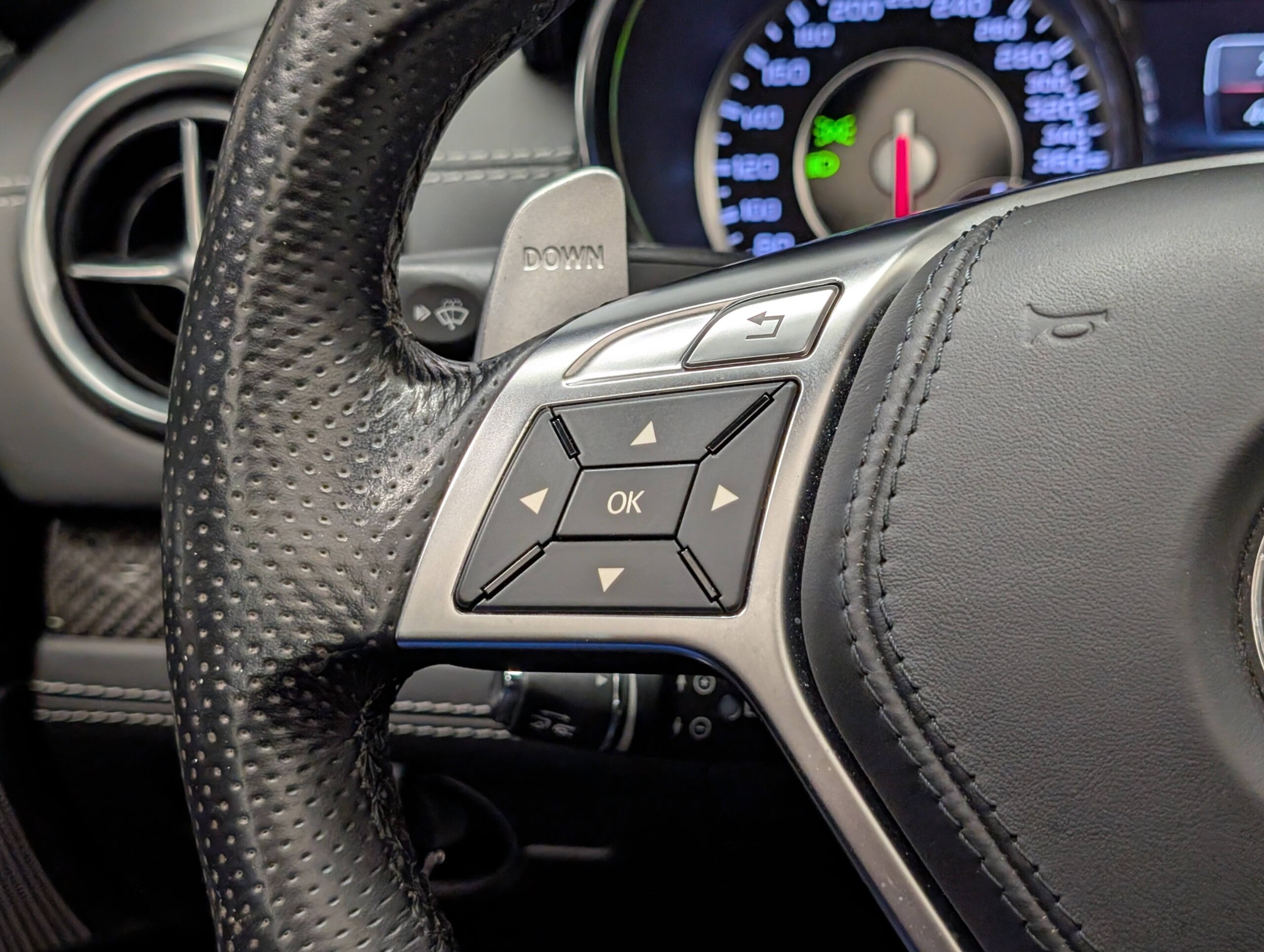 2013 Mercedes Benz SL65 AMG — Photo 25 / 37