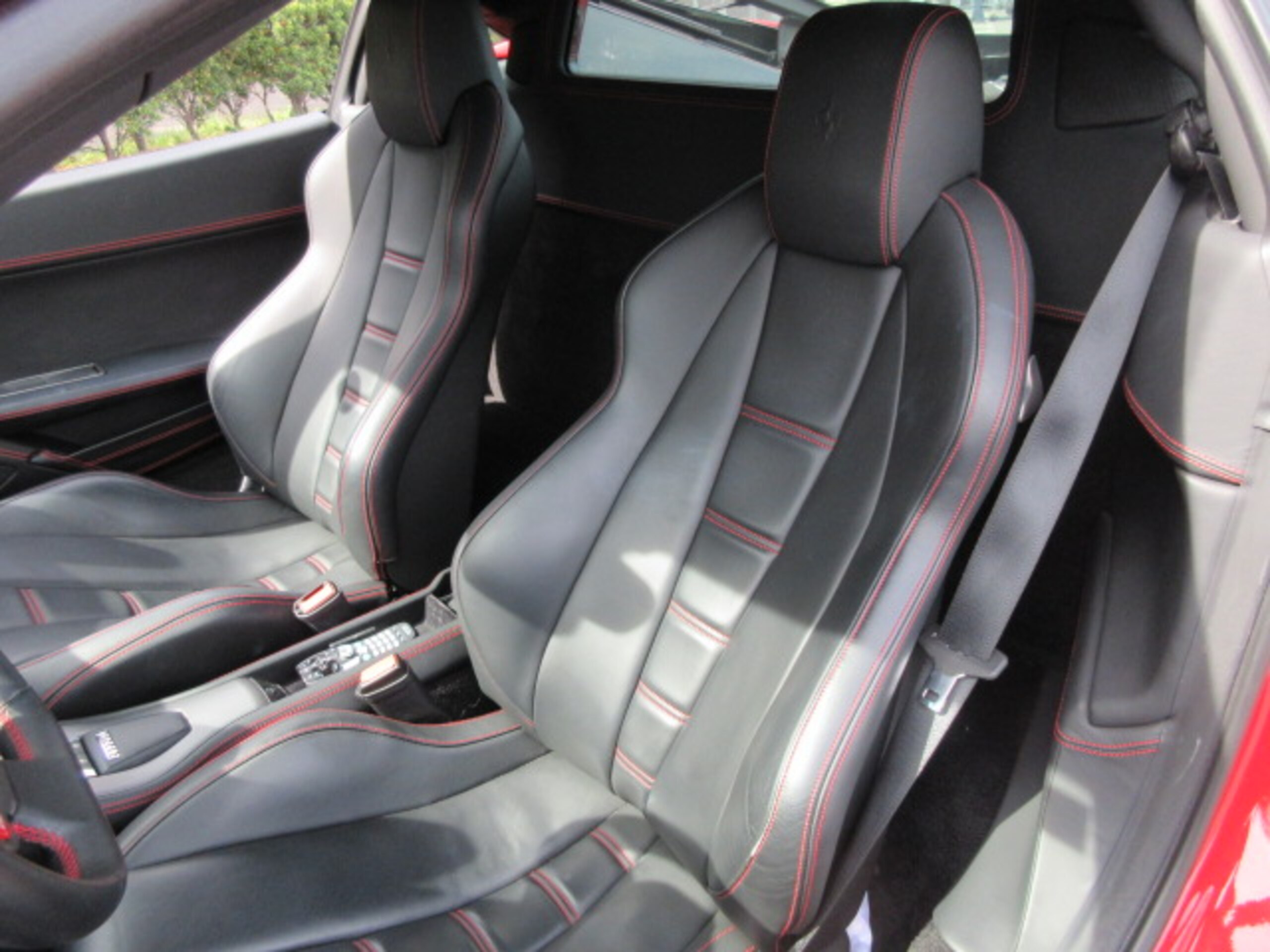 2014 Ferrari 458 Italia F1 DCT — Photo 39 / 53