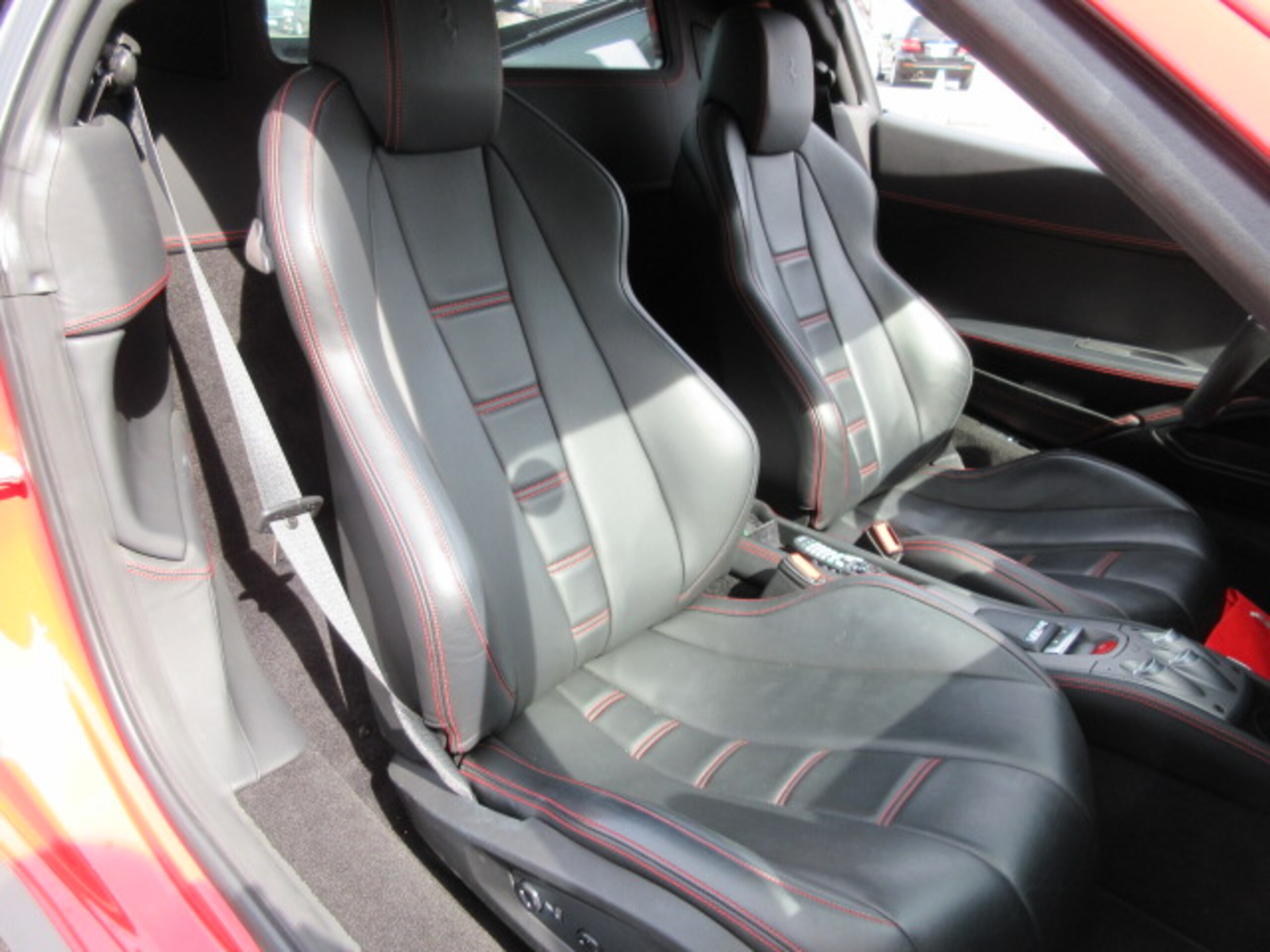 2014 Ferrari 458 Italia F1 DCT — Photo 40 / 53