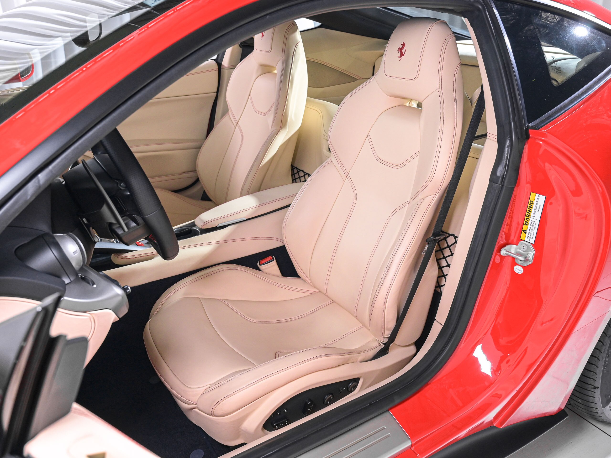 2014 Ferrari F12 Berlinetta — Photo 8 / 34