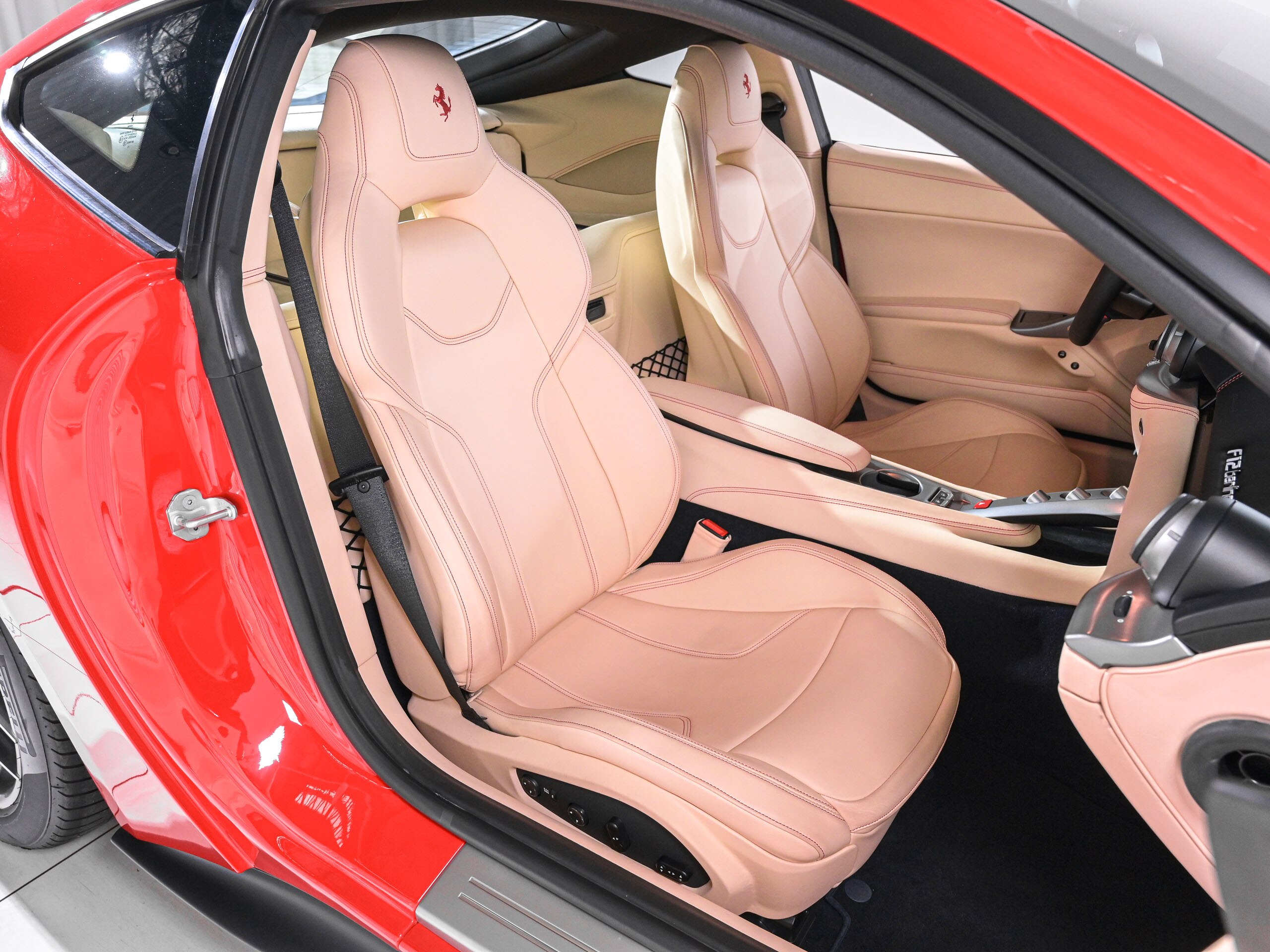 2014 Ferrari F12 Berlinetta — Photo 9 / 34