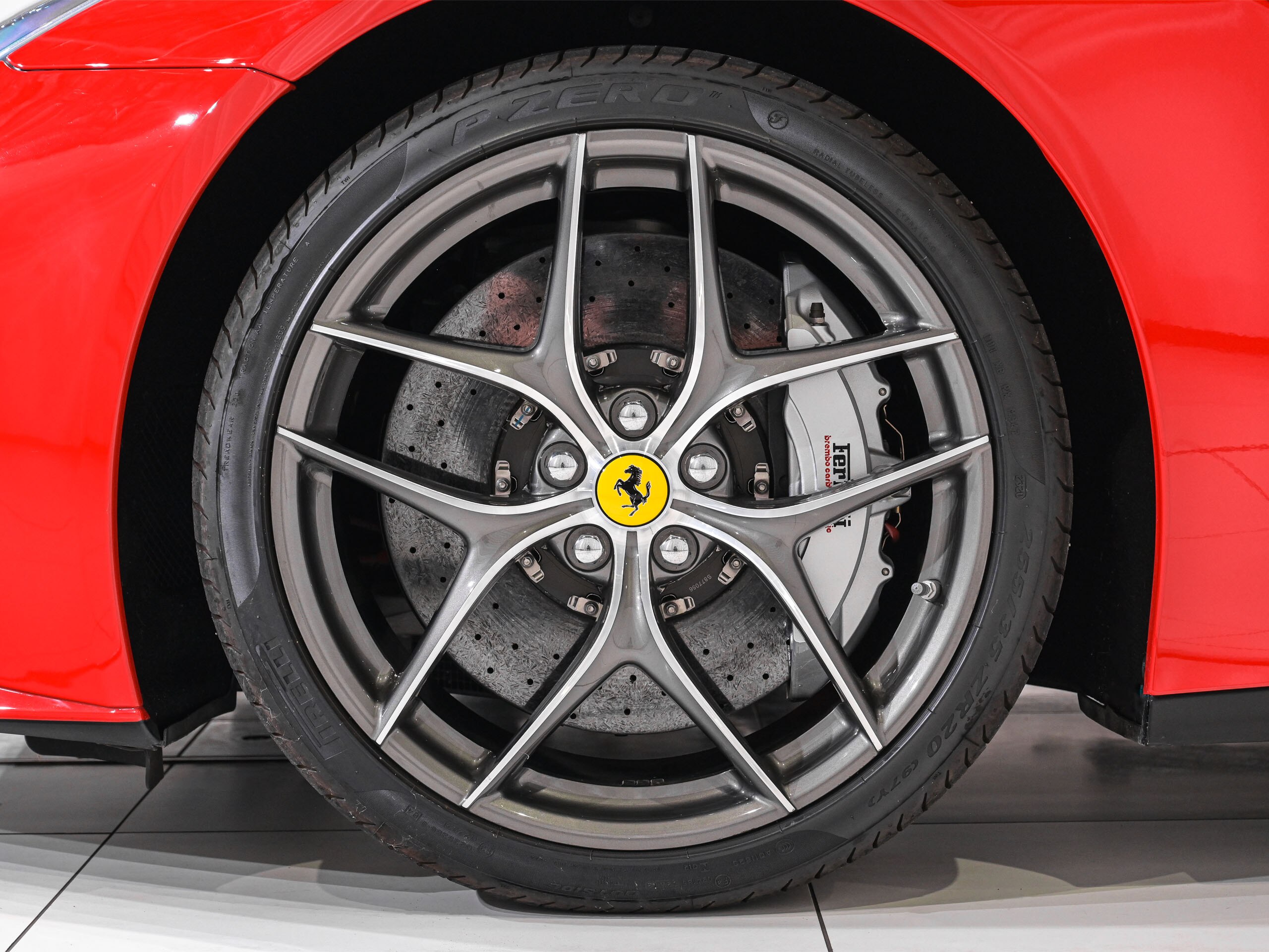 2014 Ferrari F12 Berlinetta — Photo 16 / 34