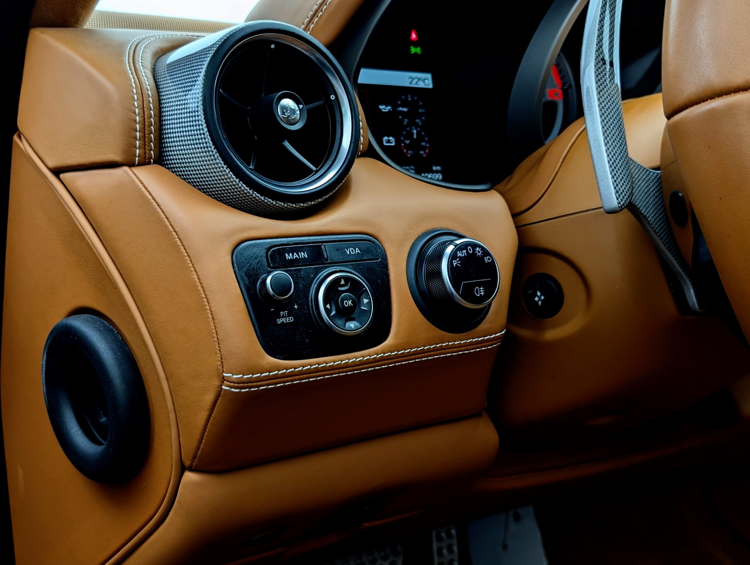 2014 Ferrari FF — Photo 28 / 38