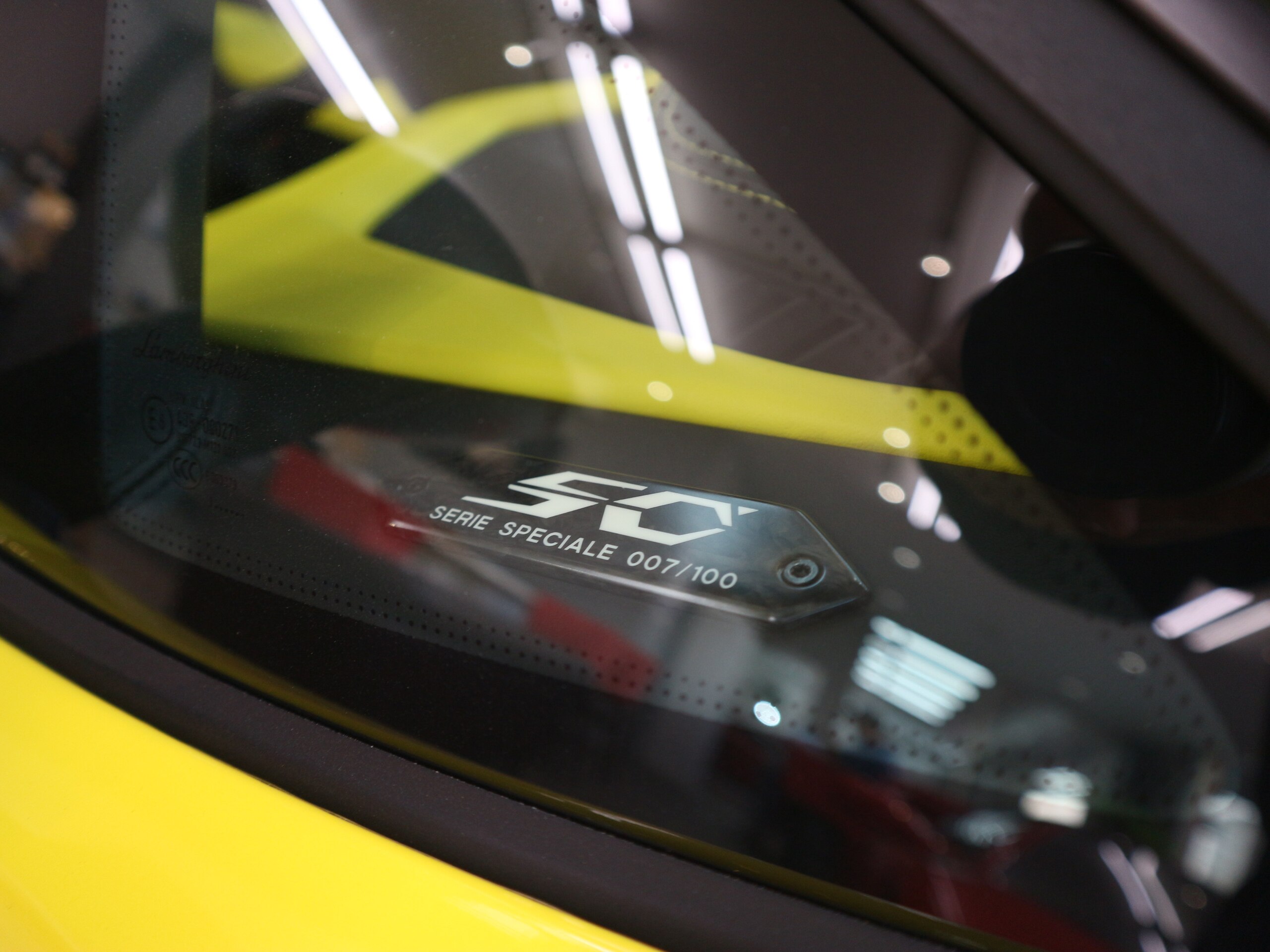 2014 Lamborghini Aventador LP720-4 — Photo 28 / 33
