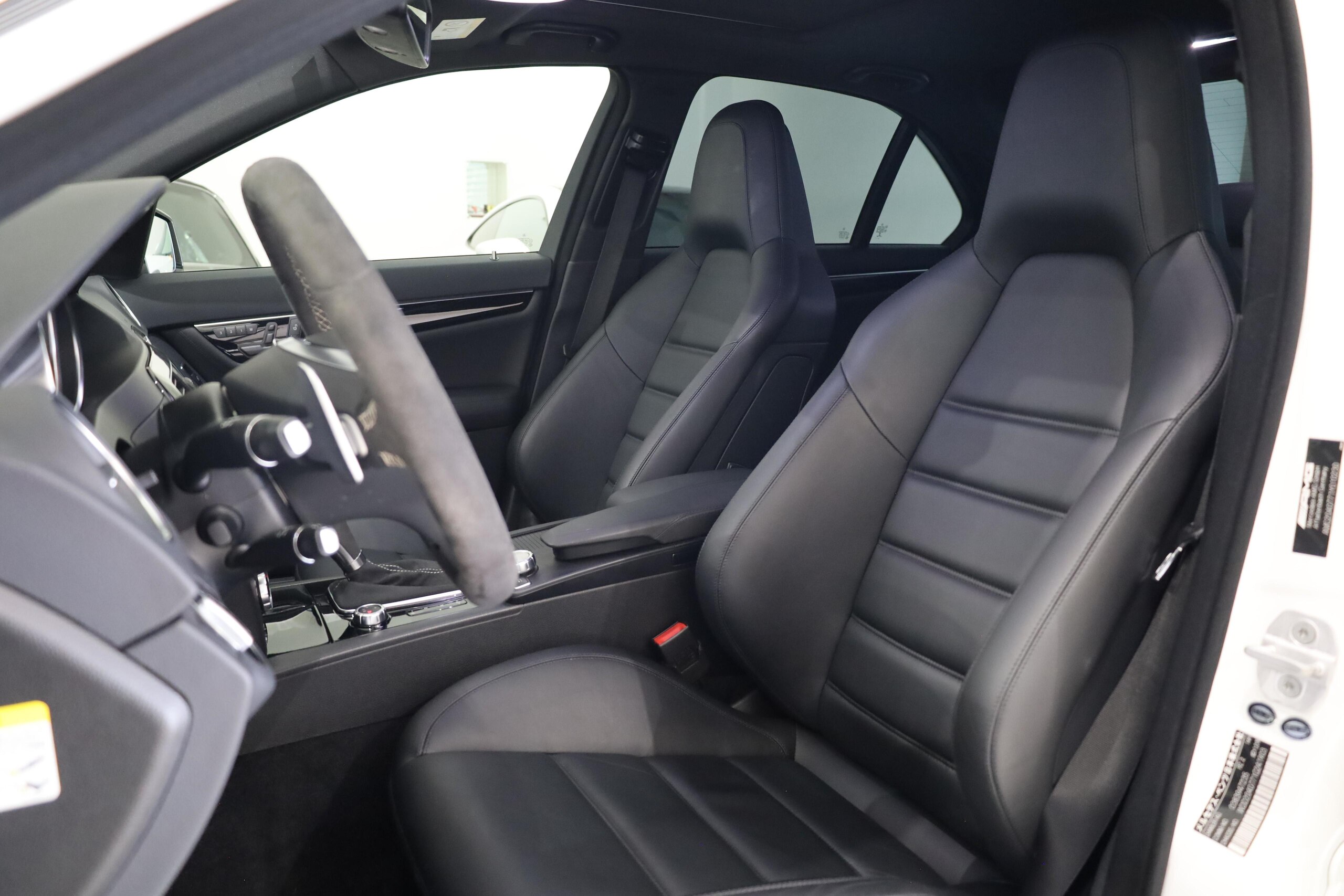 2014 Mercedes Benz C63 AMG — Photo 6 / 24