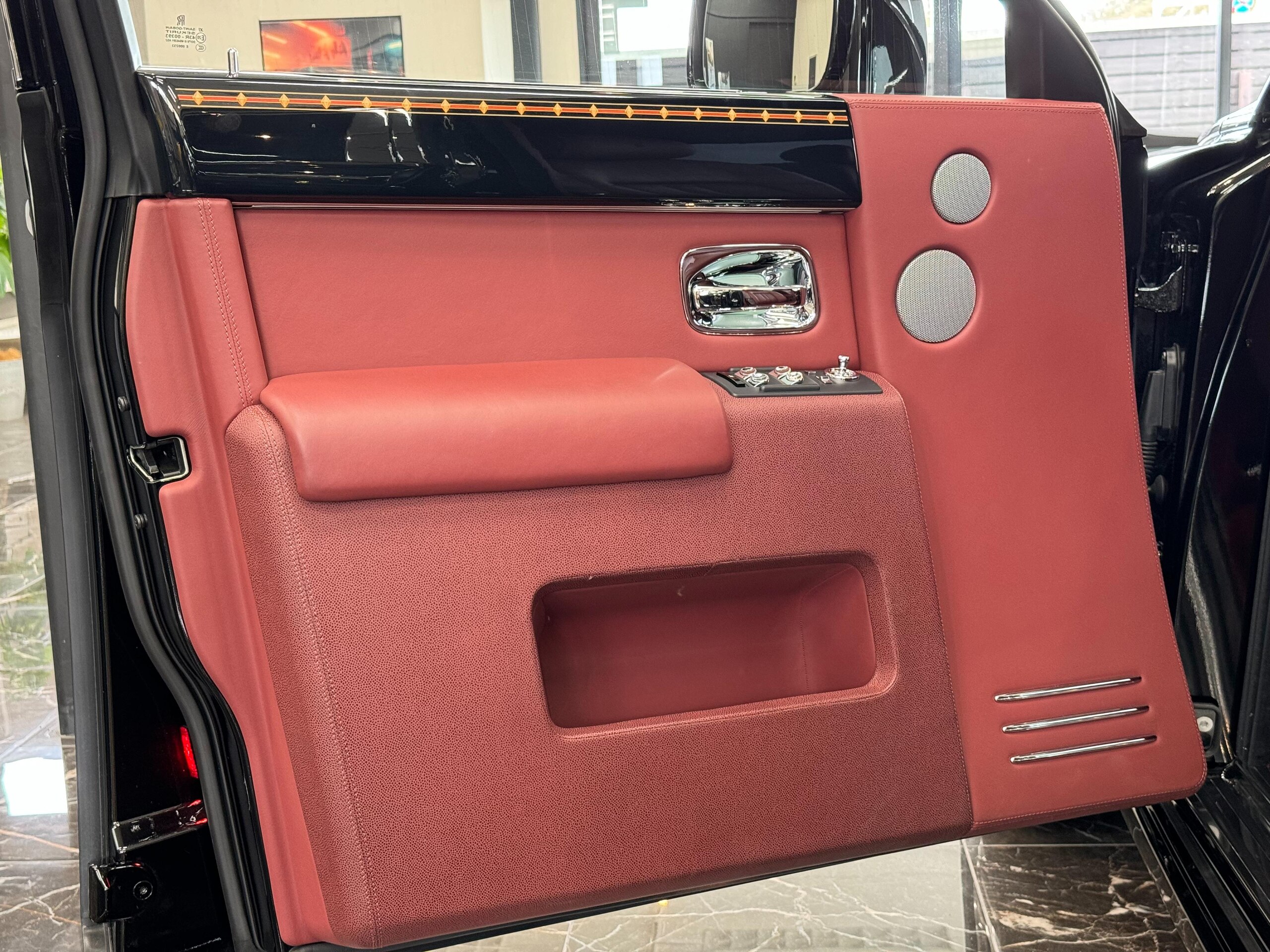 2014 Rolls-Royce Phantom — Photo 24 / 60
