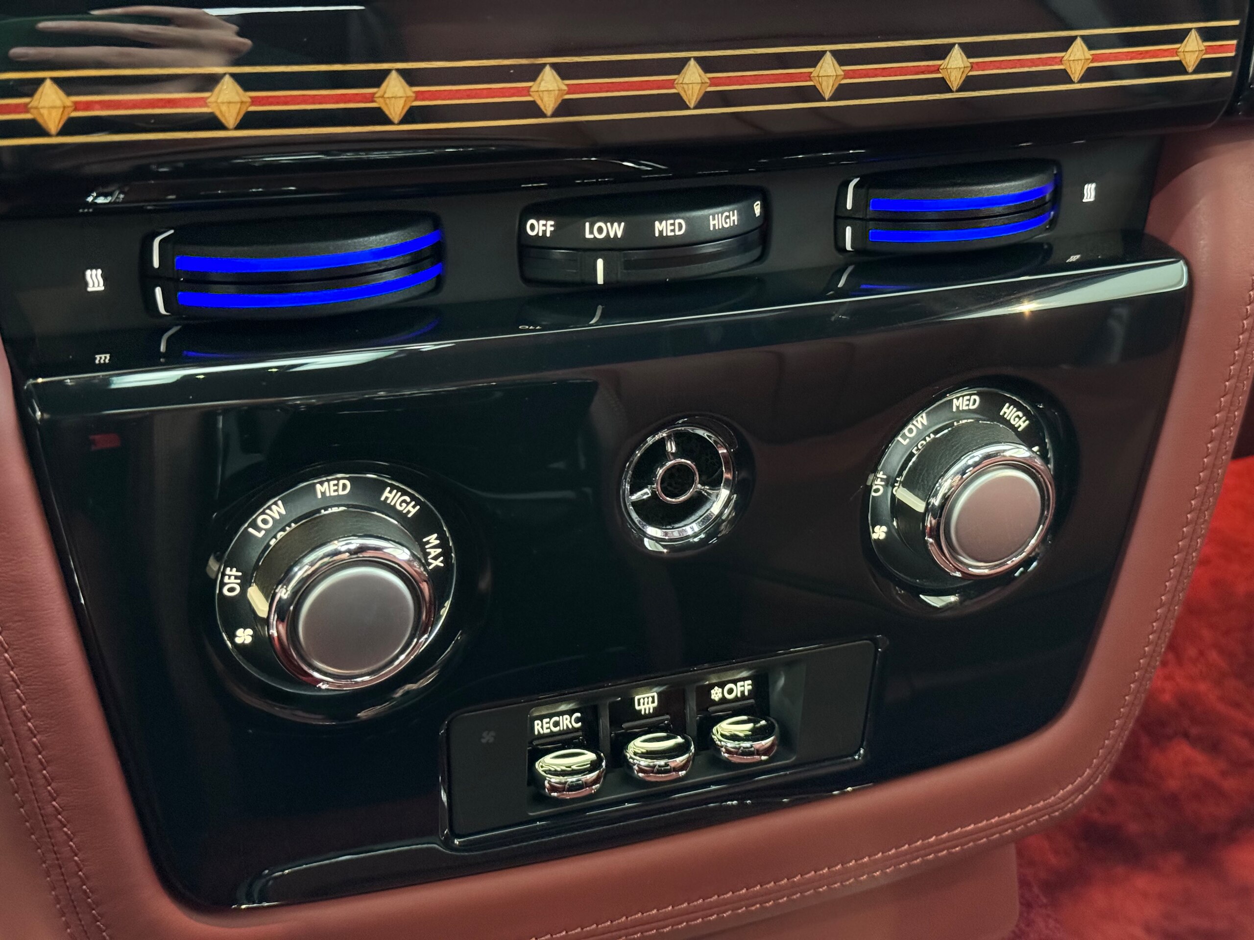 2014 Rolls-Royce Phantom — Photo 32 / 60