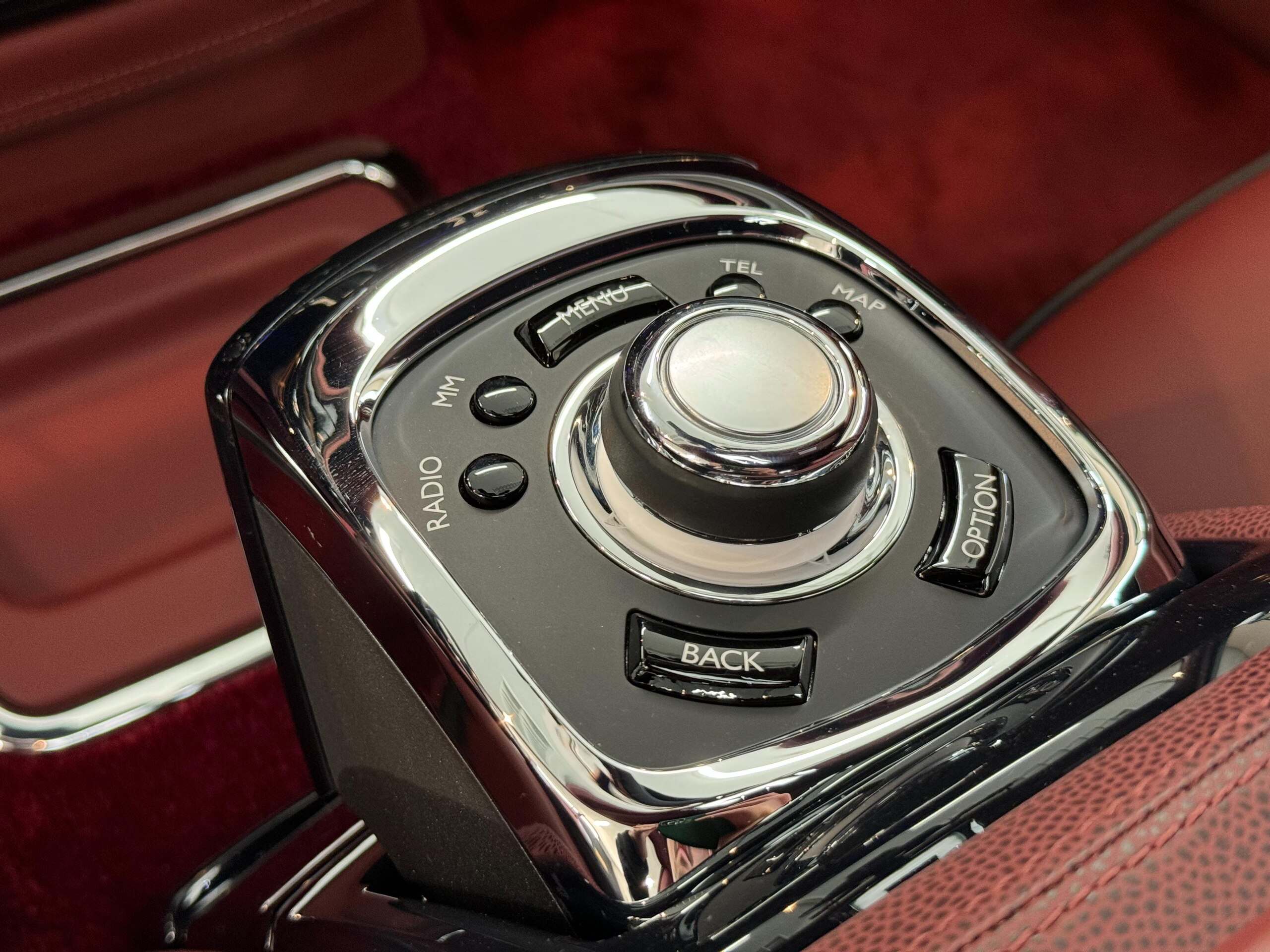 2014 Rolls-Royce Phantom — Photo 33 / 60