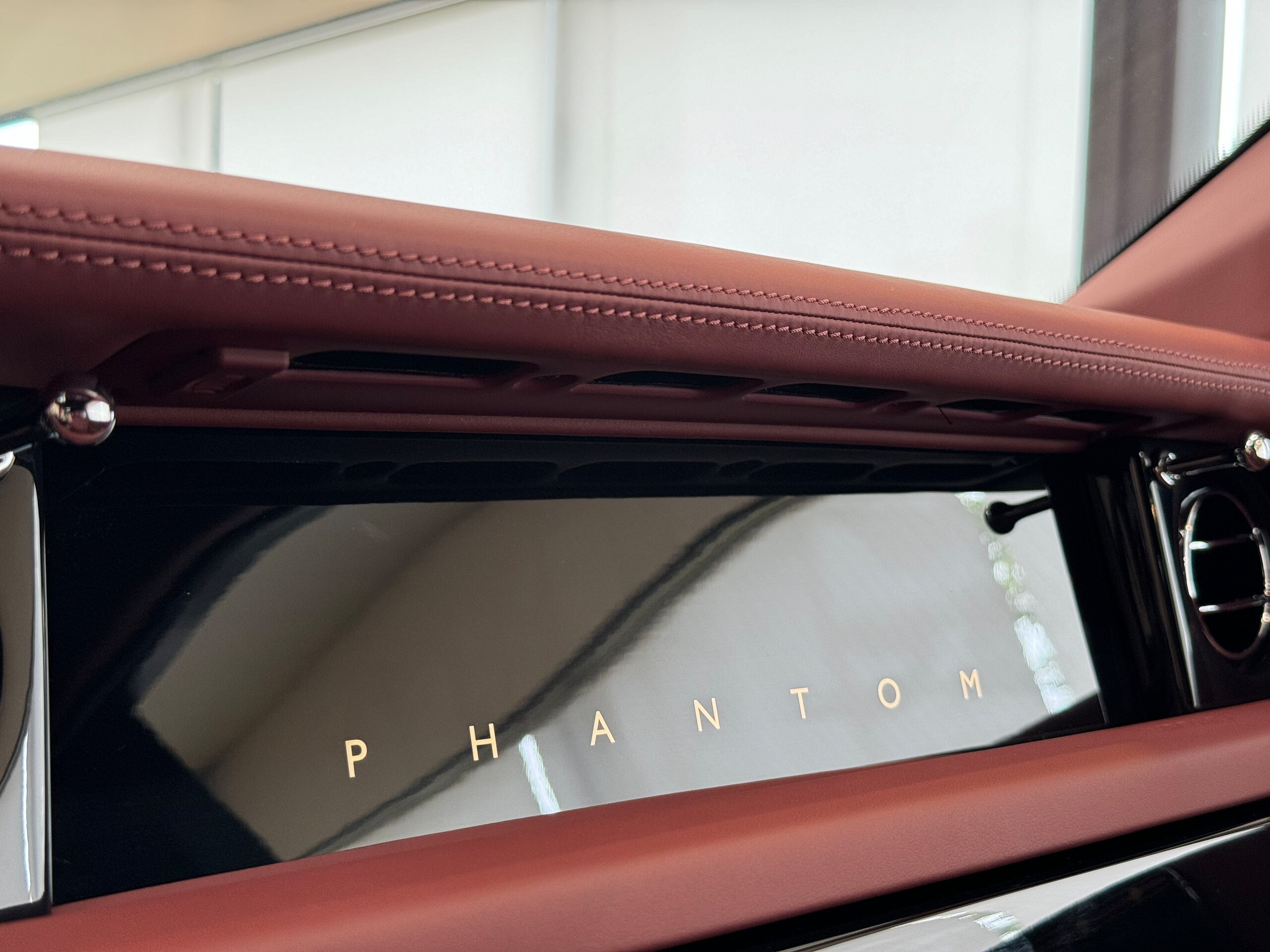 2014 Rolls-Royce Phantom — Photo 39 / 60