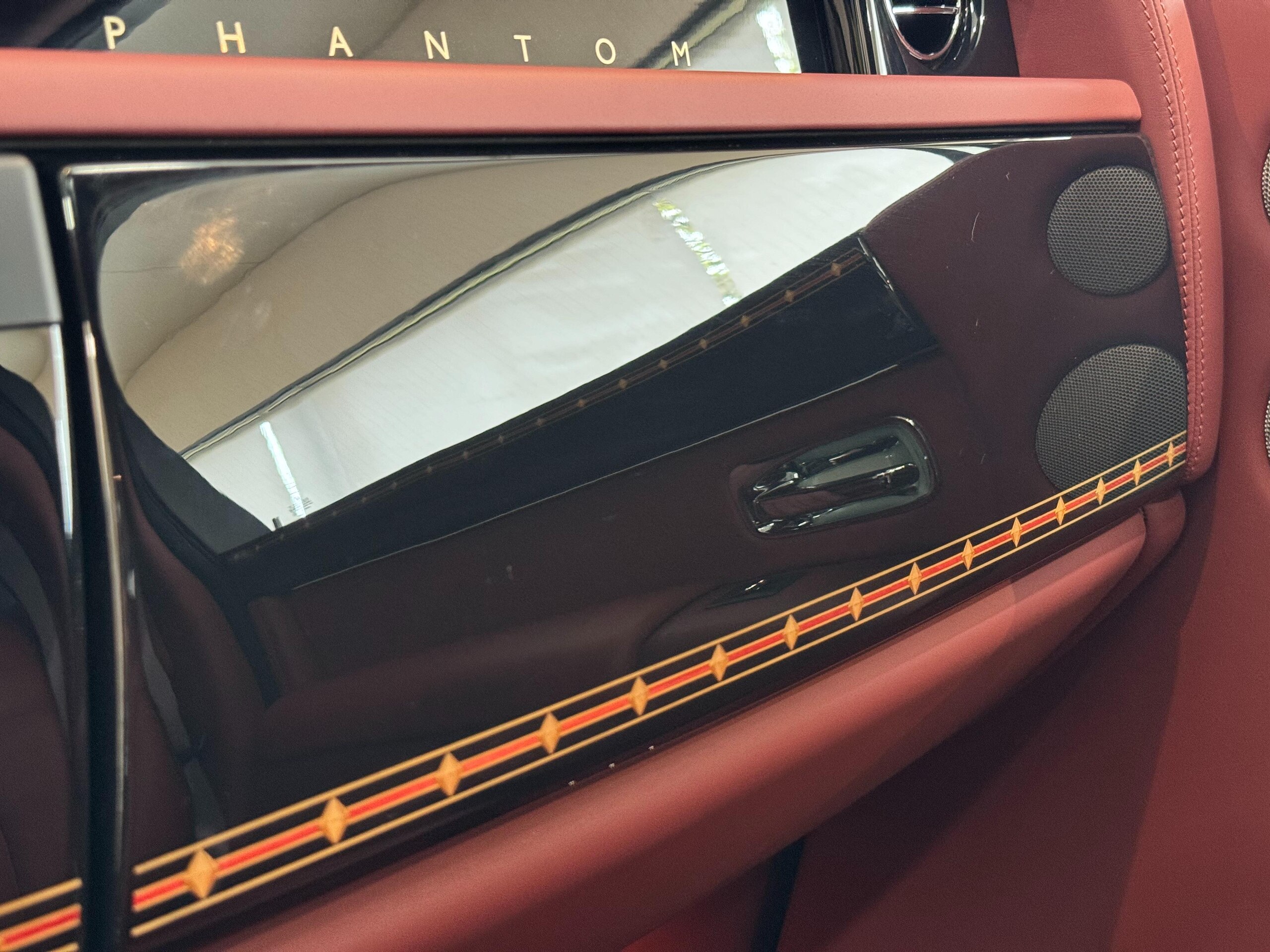 2014 Rolls-Royce Phantom — Photo 40 / 60