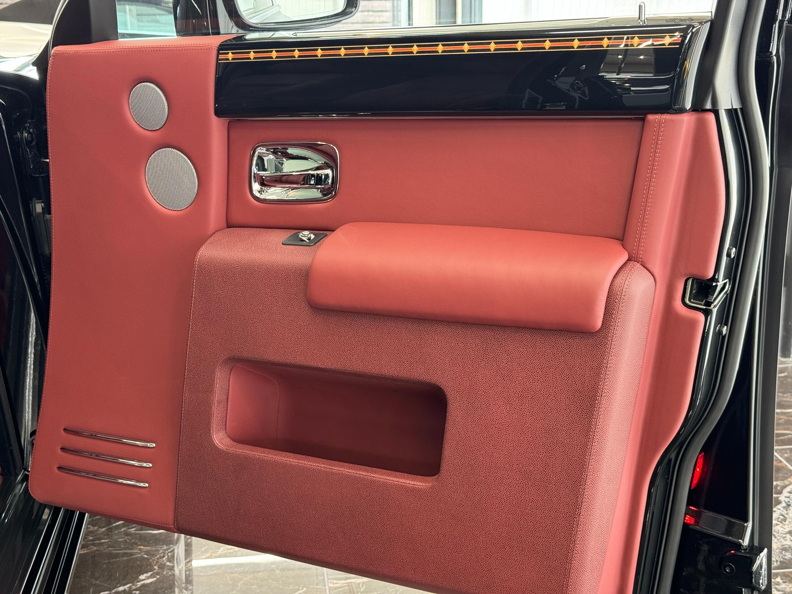 2014 Rolls-Royce Phantom — Photo 41 / 60