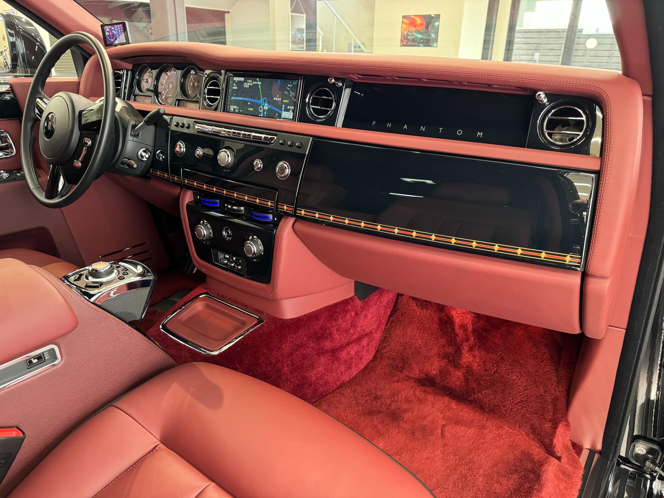 2014 Rolls-Royce Phantom — Photo 43 / 60