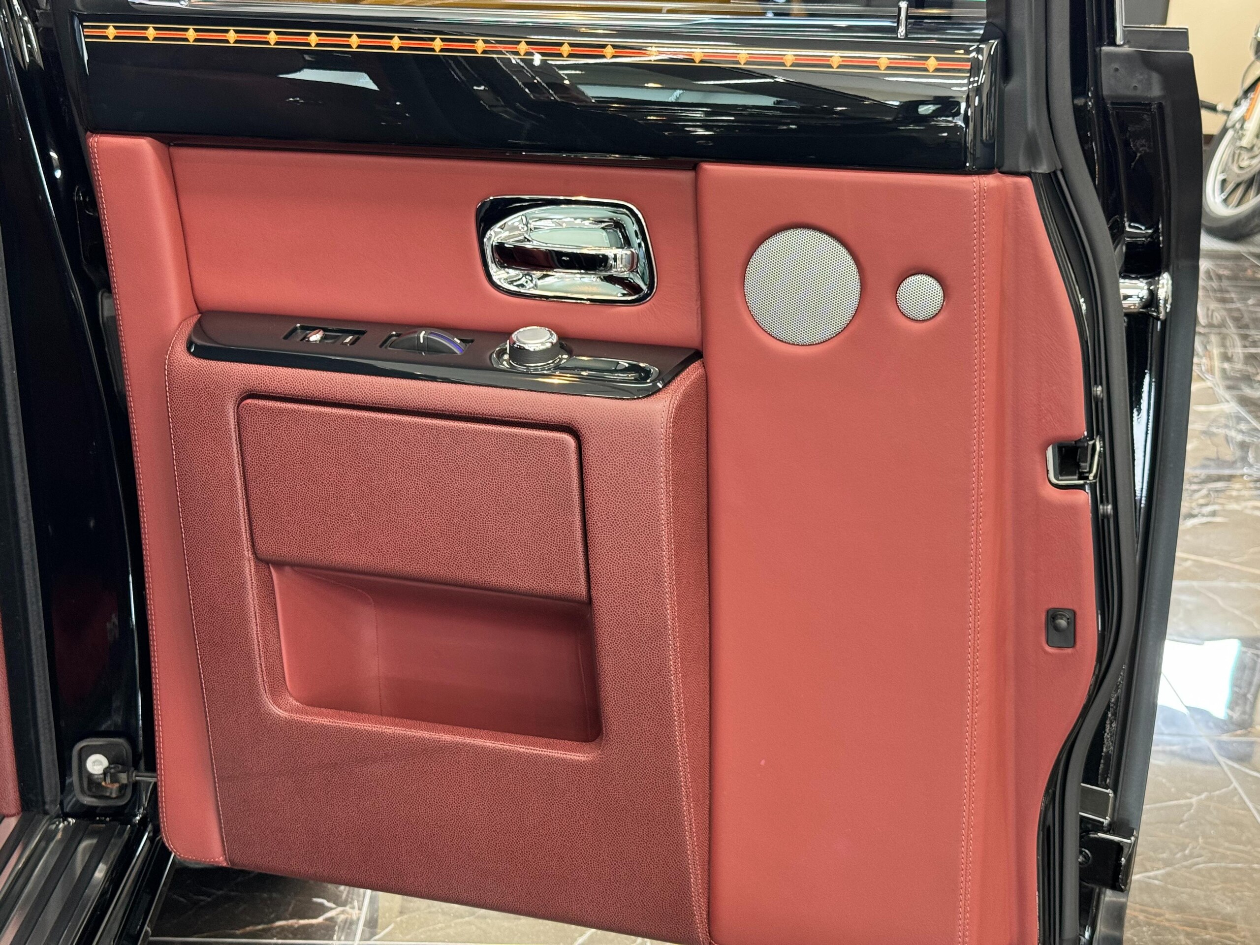 2014 Rolls-Royce Phantom — Photo 54 / 60
