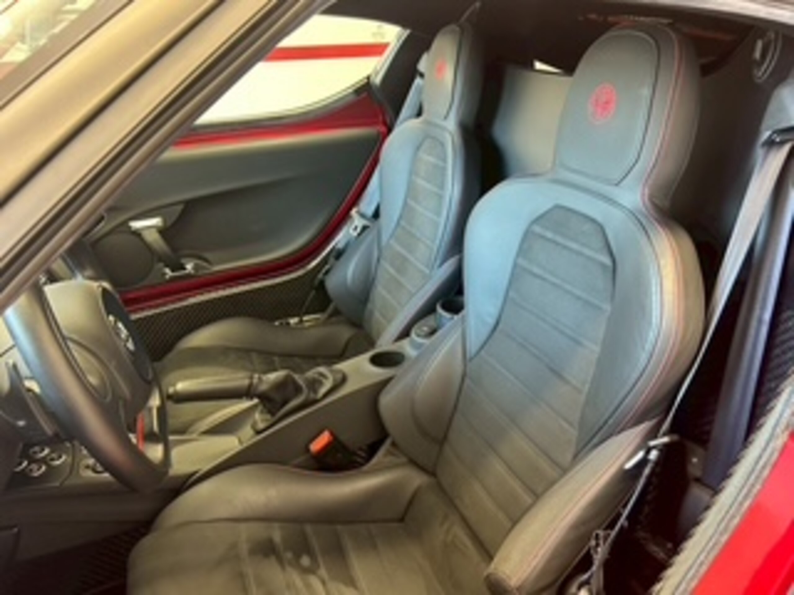 2015 Alfa Romeo 4C — Photo 6 / 34