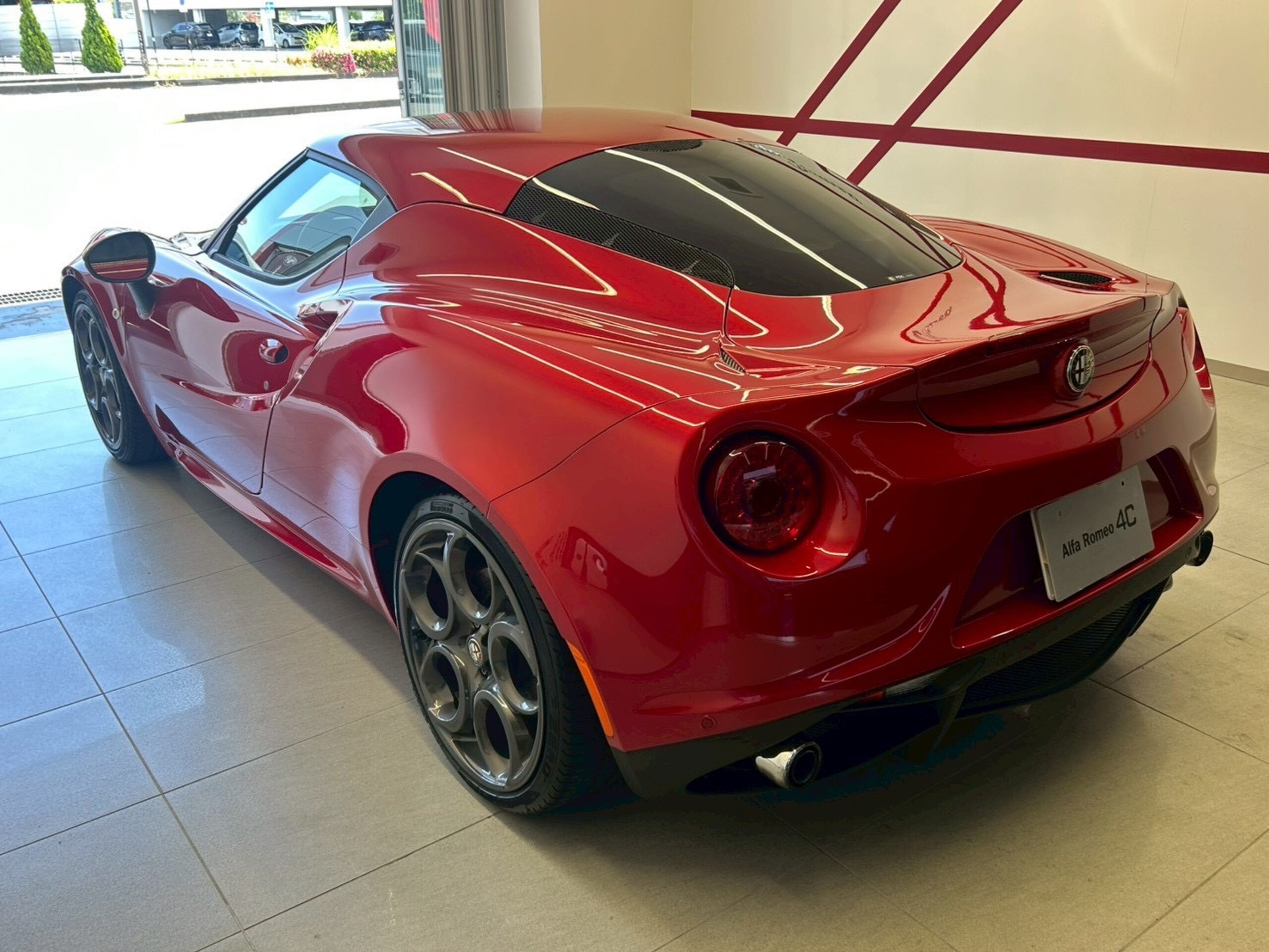 2015 Alfa Romeo 4C — Photo 10 / 34