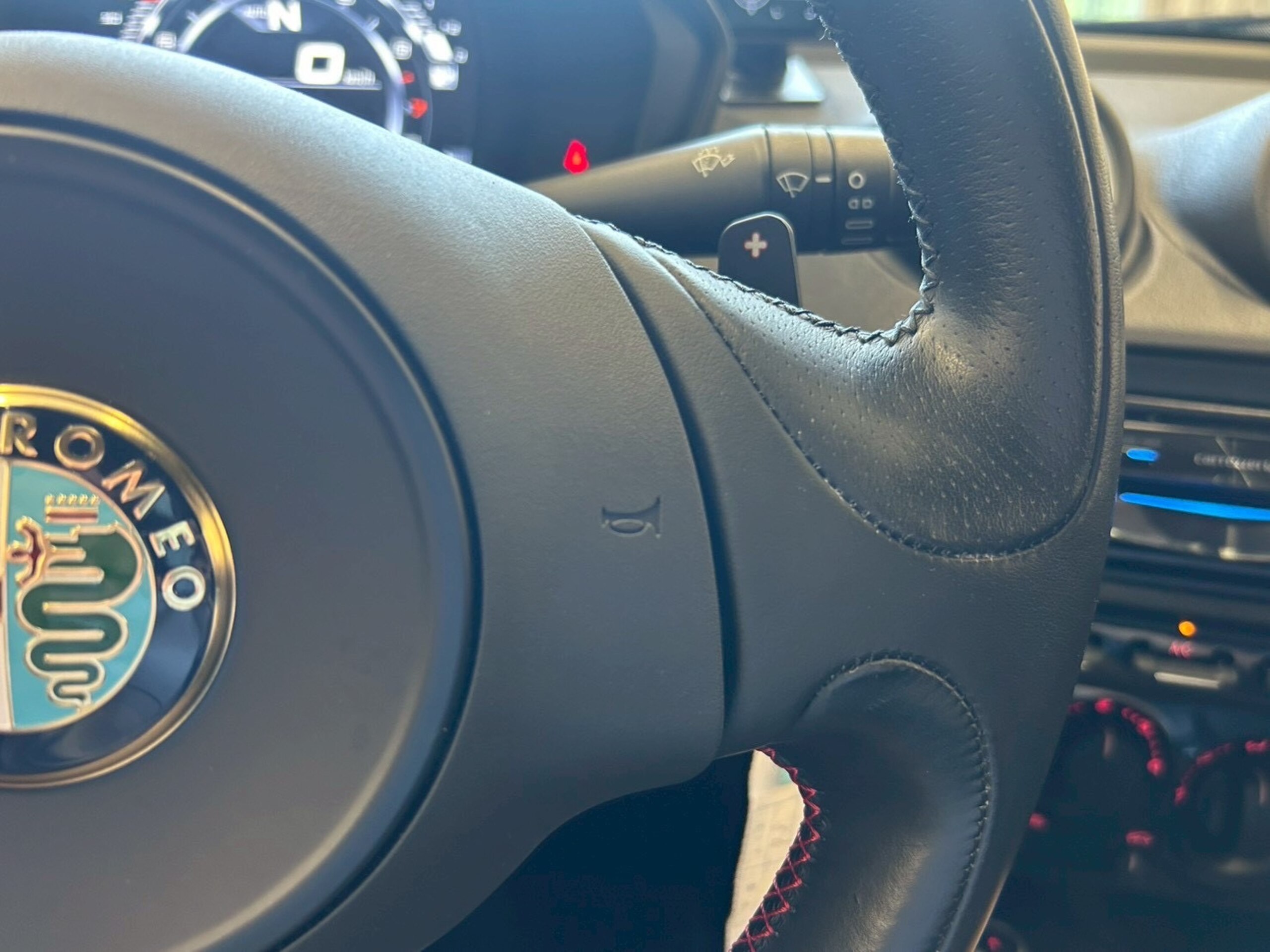 2015 Alfa Romeo 4C — Photo 14 / 34