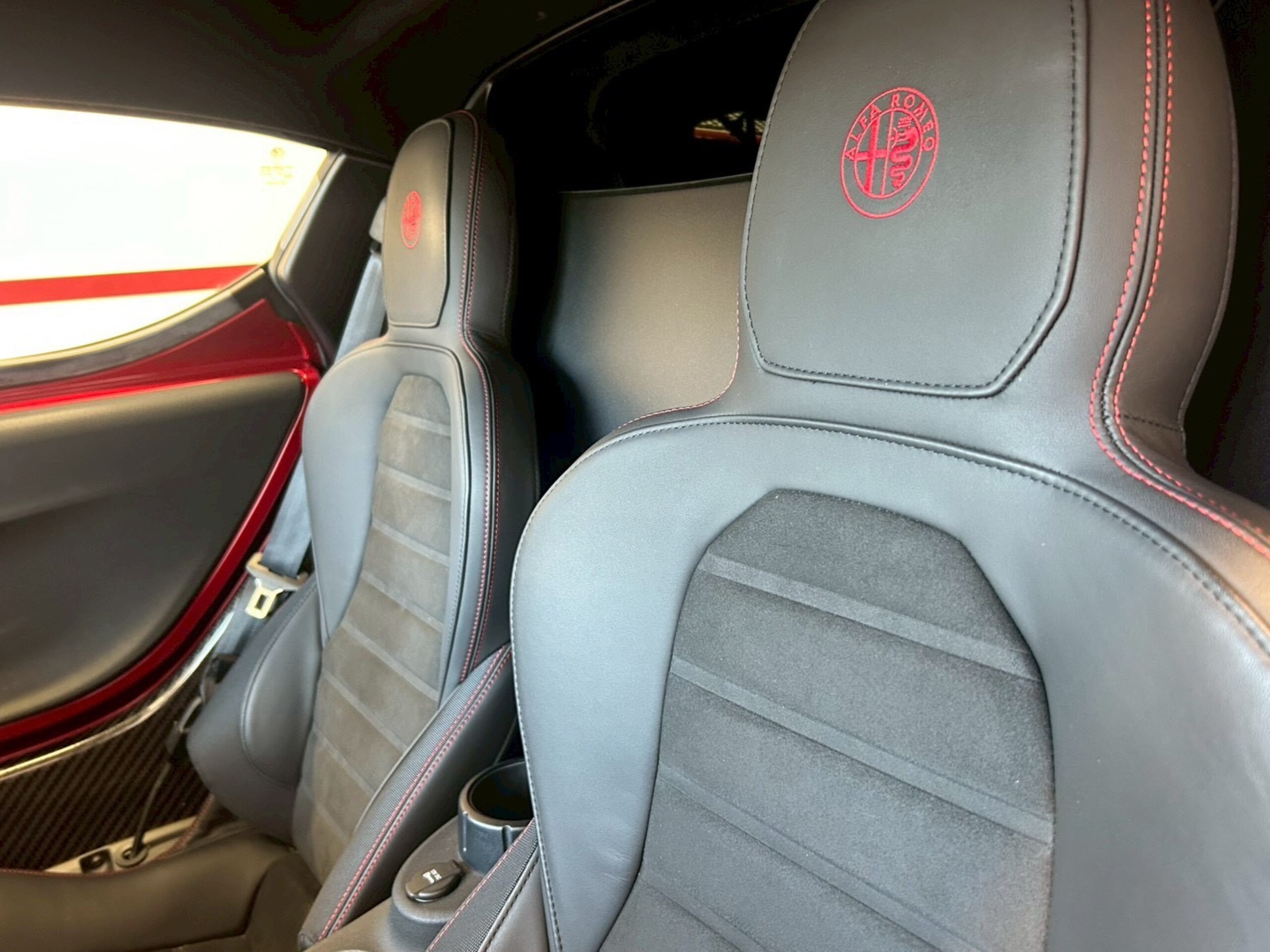 2015 Alfa Romeo 4C — Photo 16 / 34