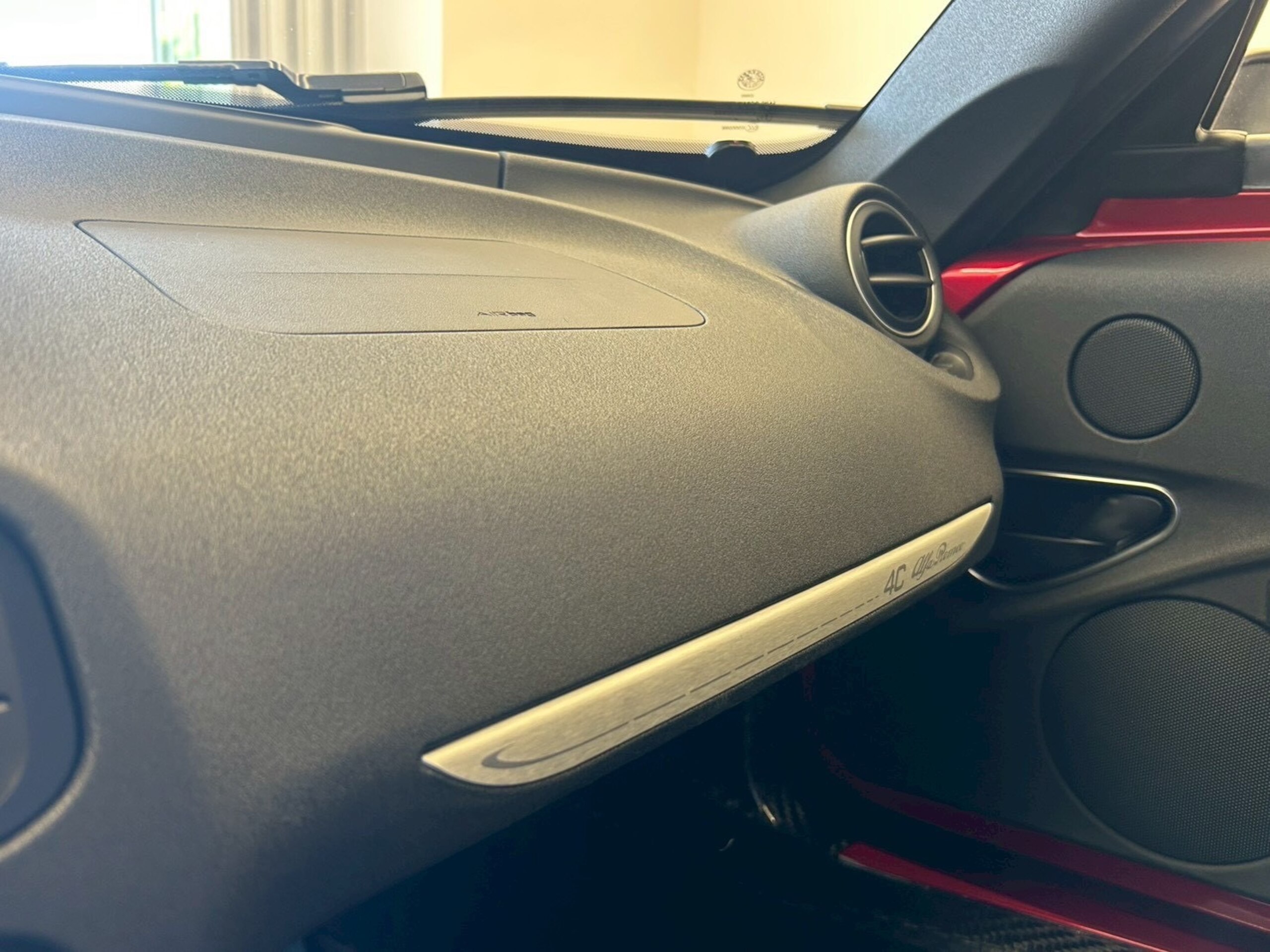 2015 Alfa Romeo 4C — Photo 22 / 34
