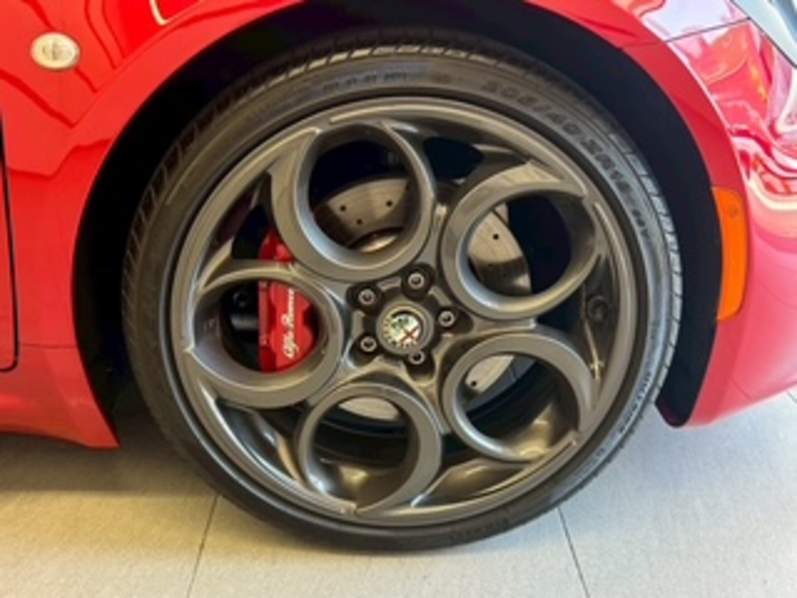 2015 Alfa Romeo 4C — Photo 25 / 34