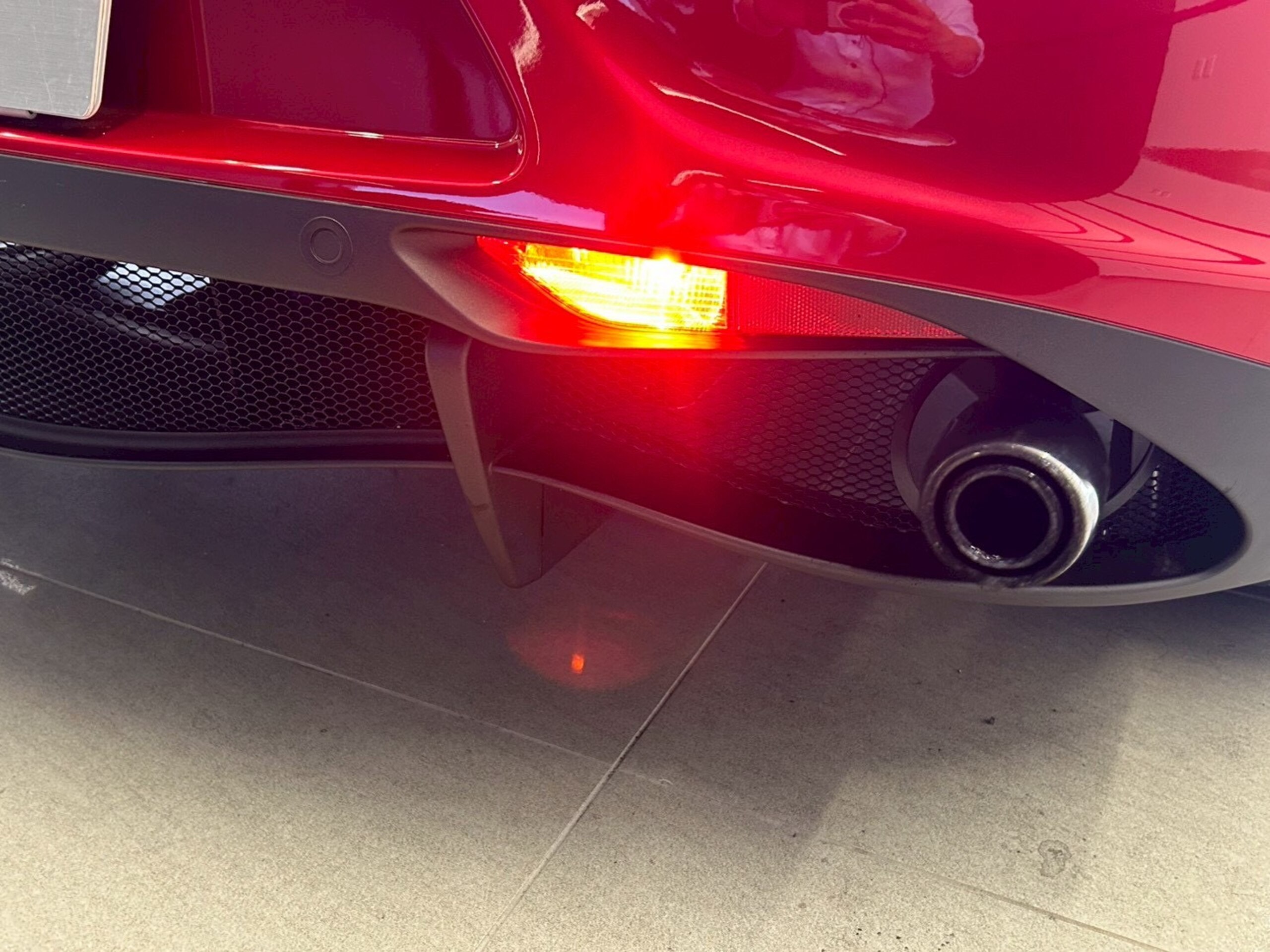 2015 Alfa Romeo 4C — Photo 27 / 34