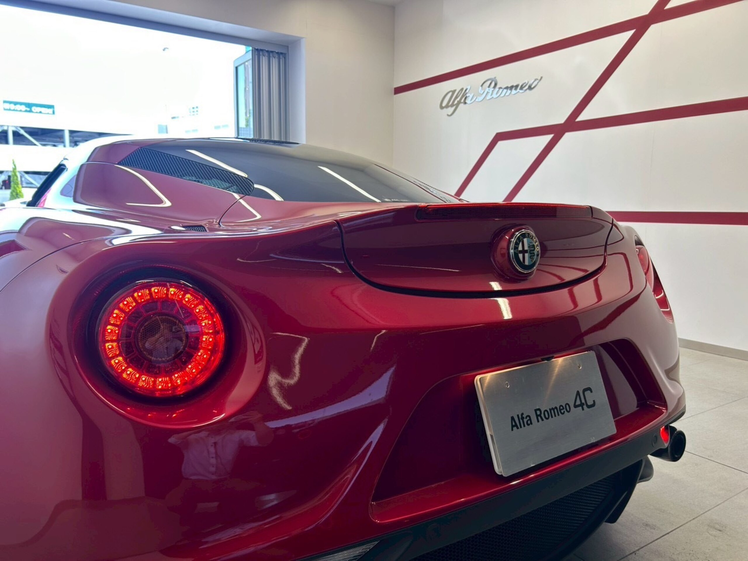 2015 Alfa Romeo 4C — Photo 28 / 34