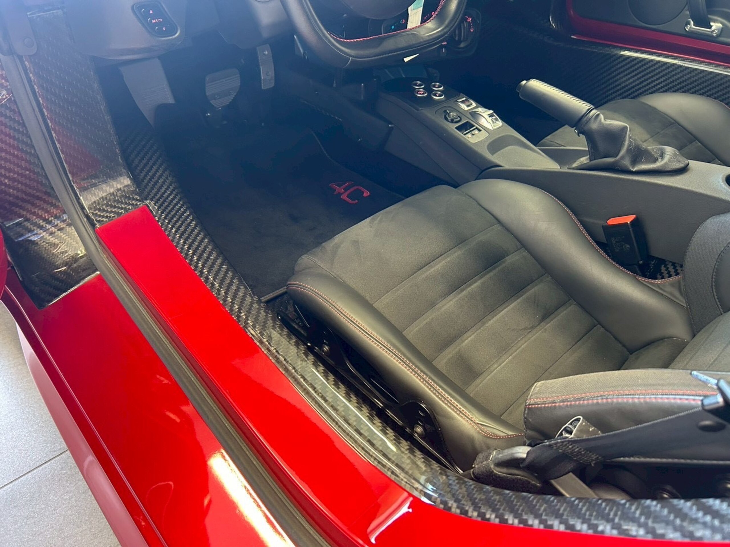 2015 Alfa Romeo 4C — Photo 31 / 34