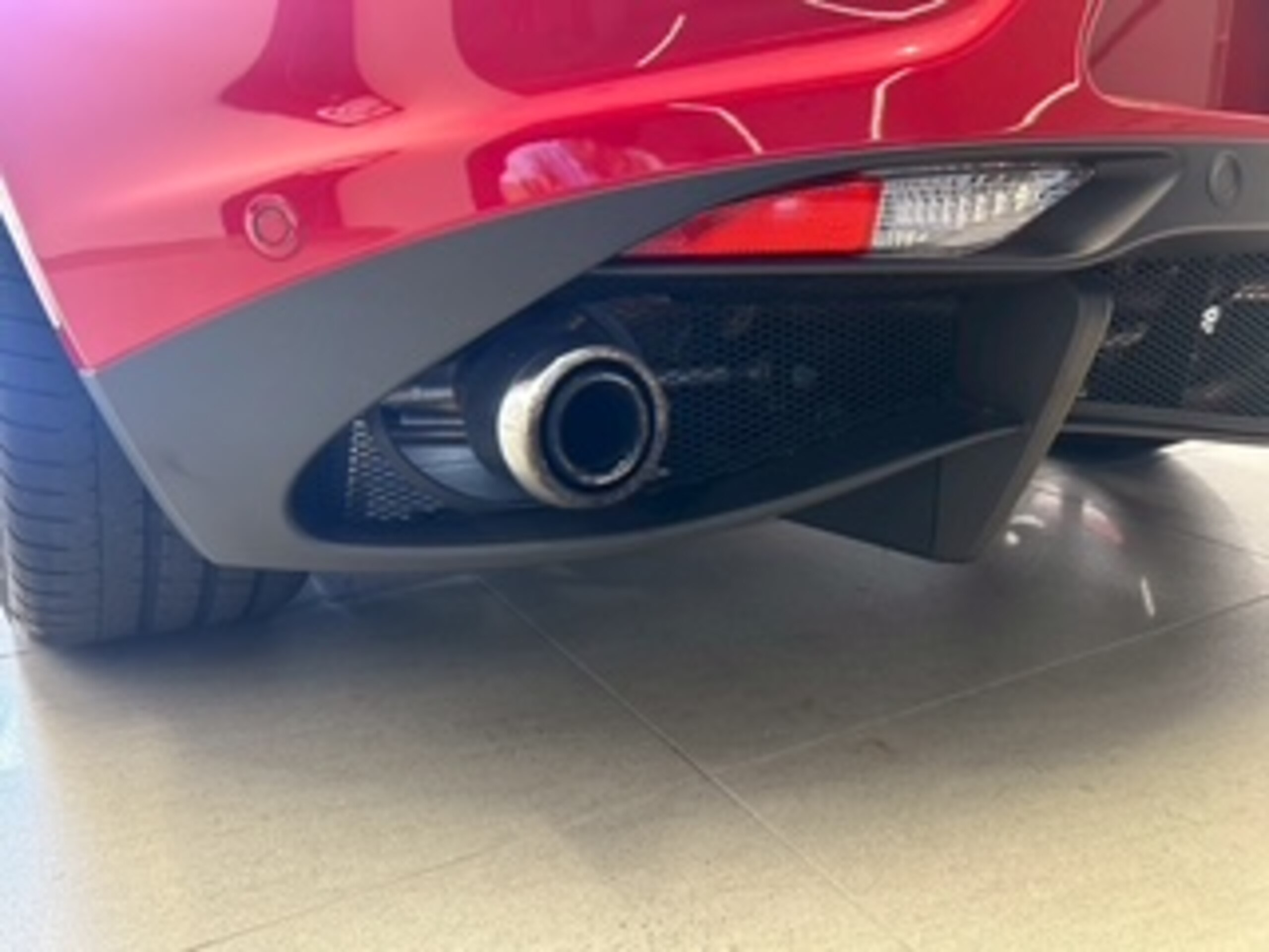 2015 Alfa Romeo 4C — Photo 32 / 34
