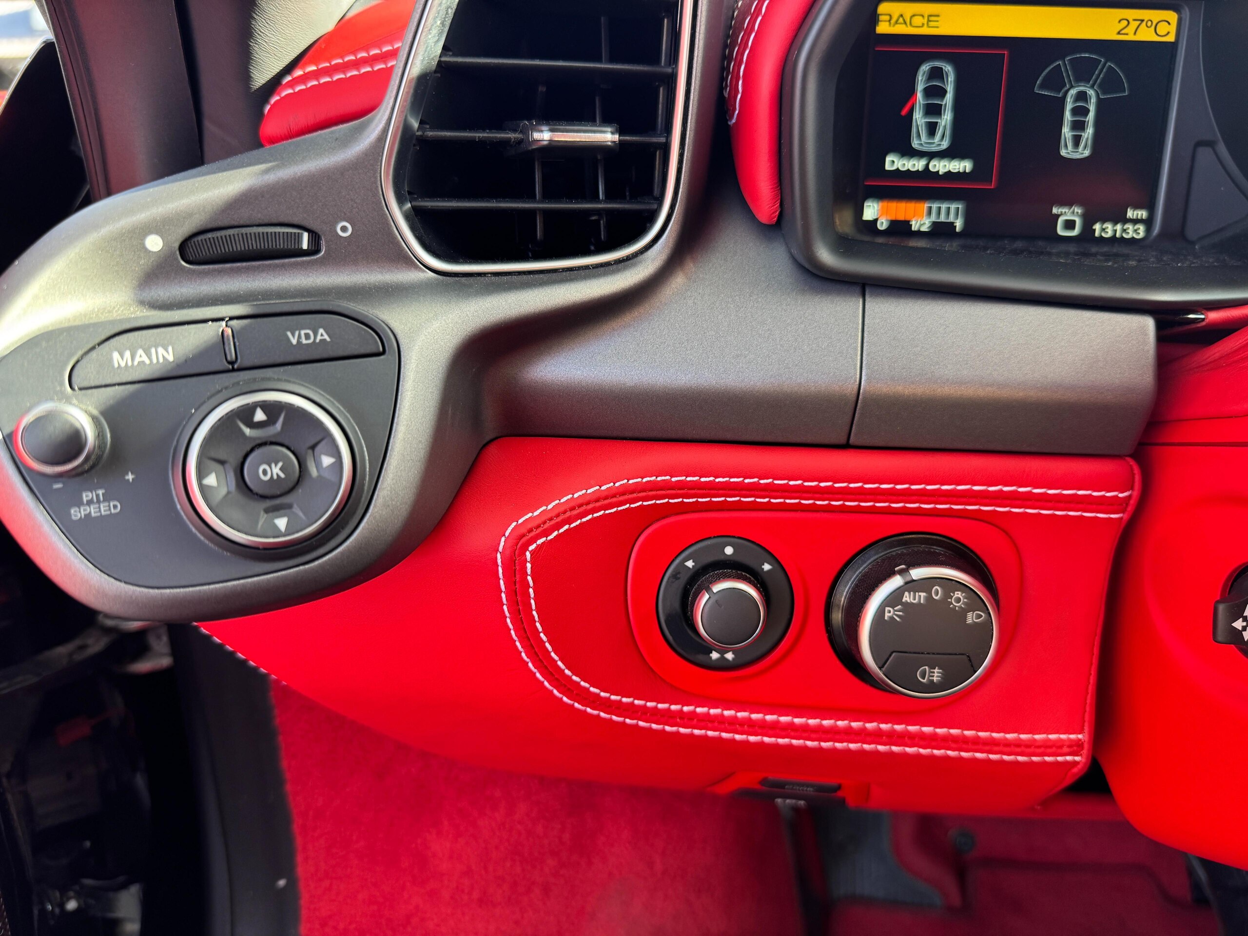 2015 Ferrari 458 Italia F1 DCT — Photo 12 / 53