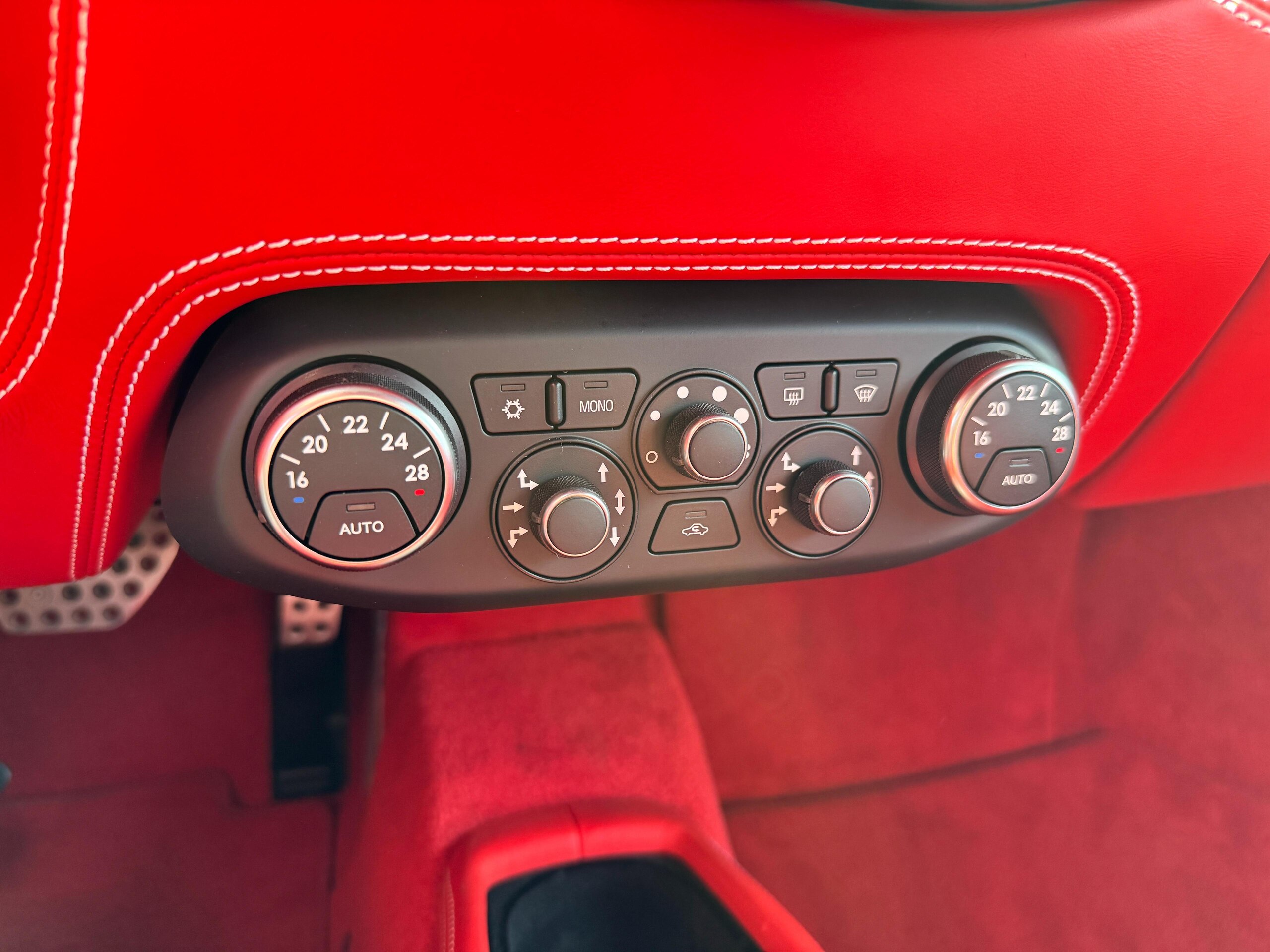 2015 Ferrari 458 Italia F1 DCT — Photo 19 / 53