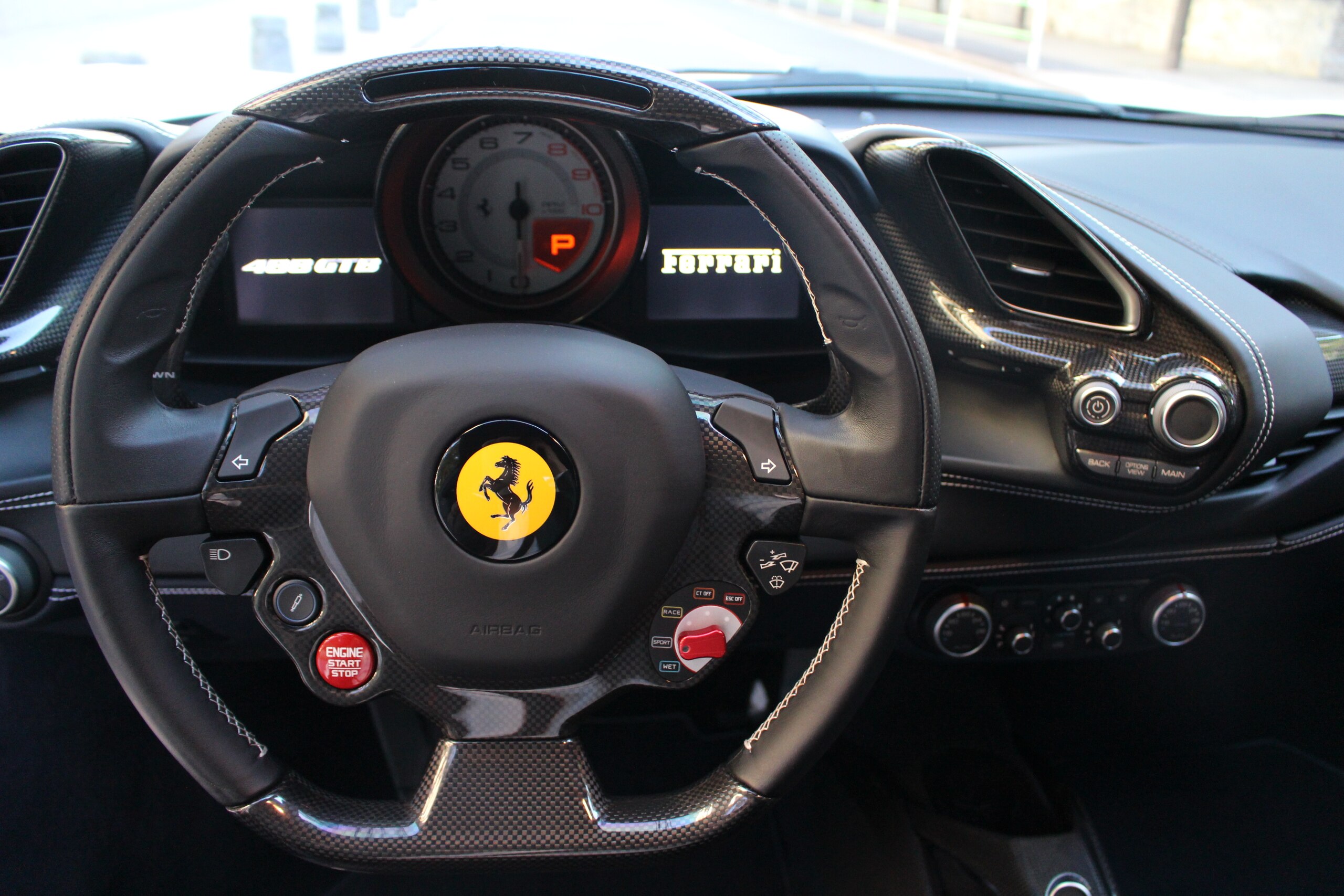 2015 Ferrari 488GTB — Photo 6 / 17