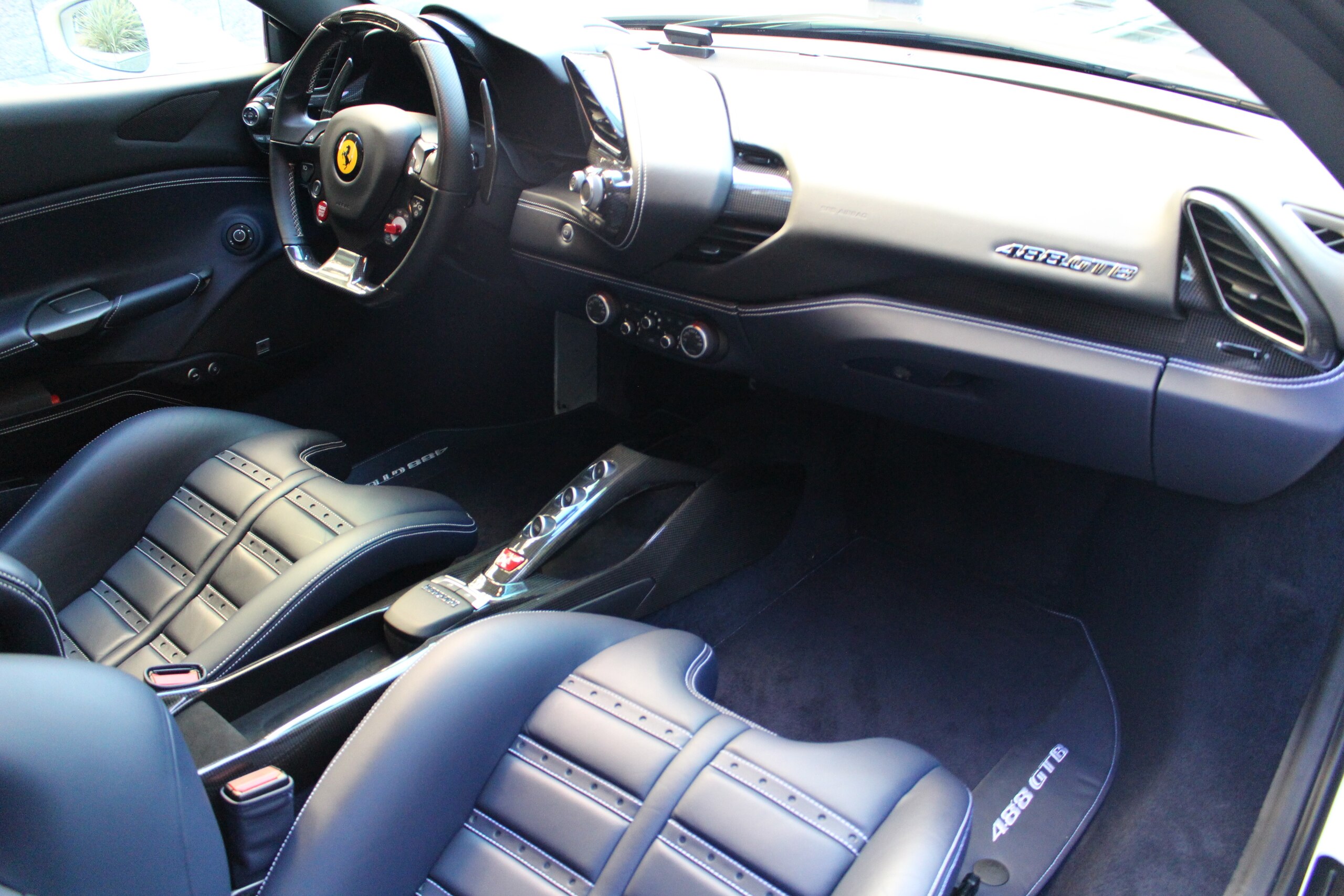 2015 Ferrari 488GTB — Photo 9 / 17