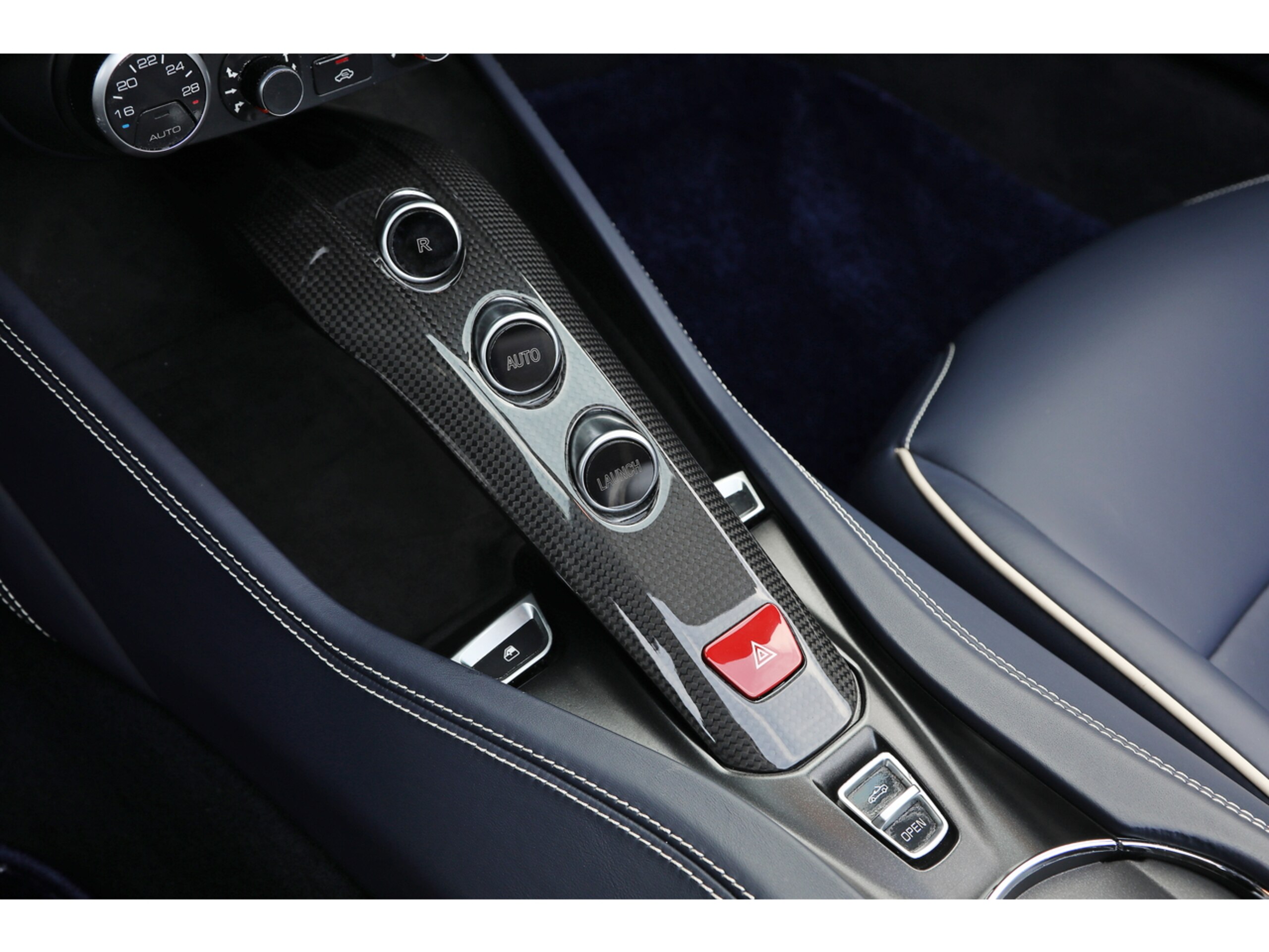 2015 Ferrari California T — Photo 9 / 59