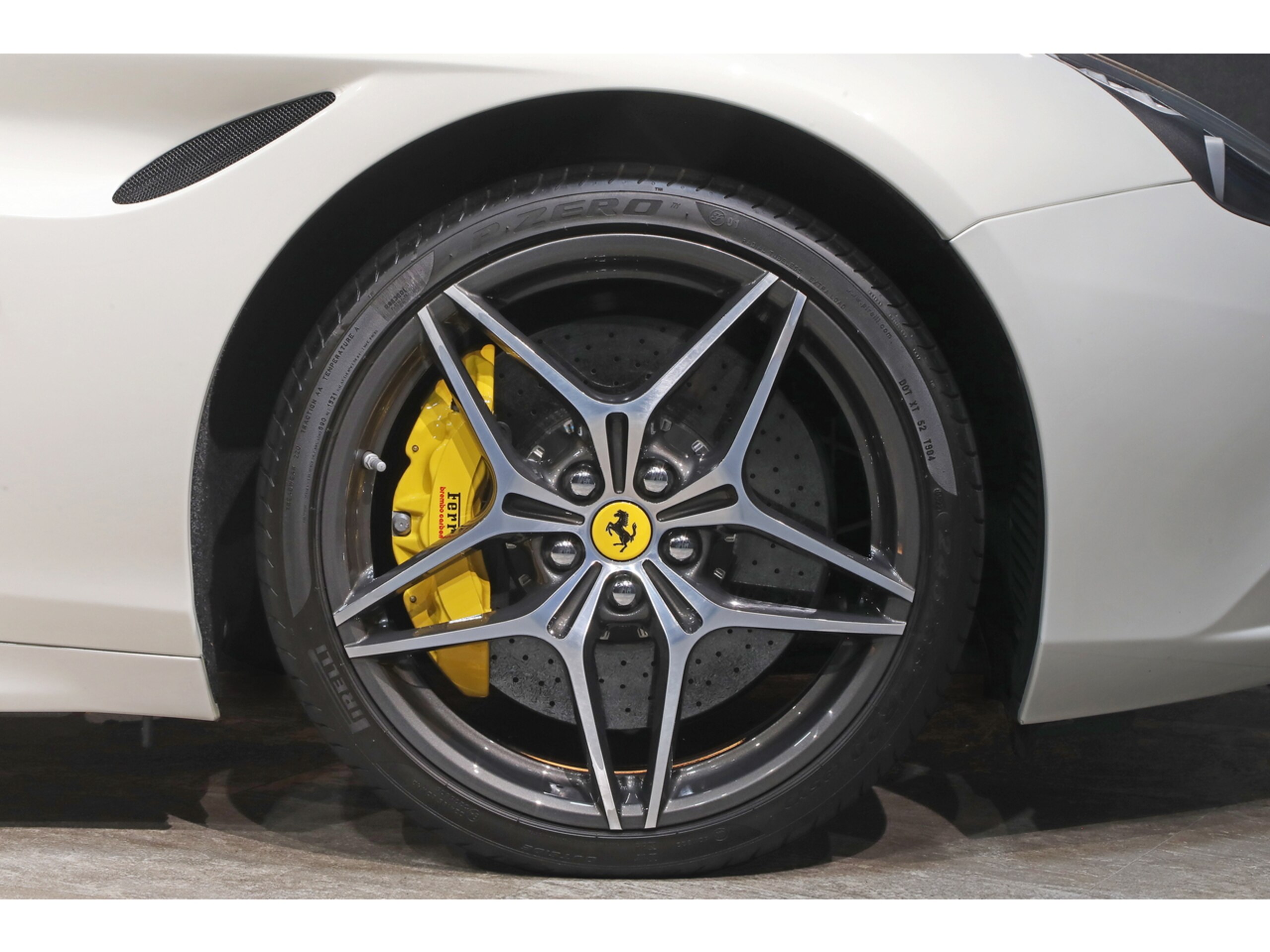 2015 Ferrari California T — Photo 40 / 59