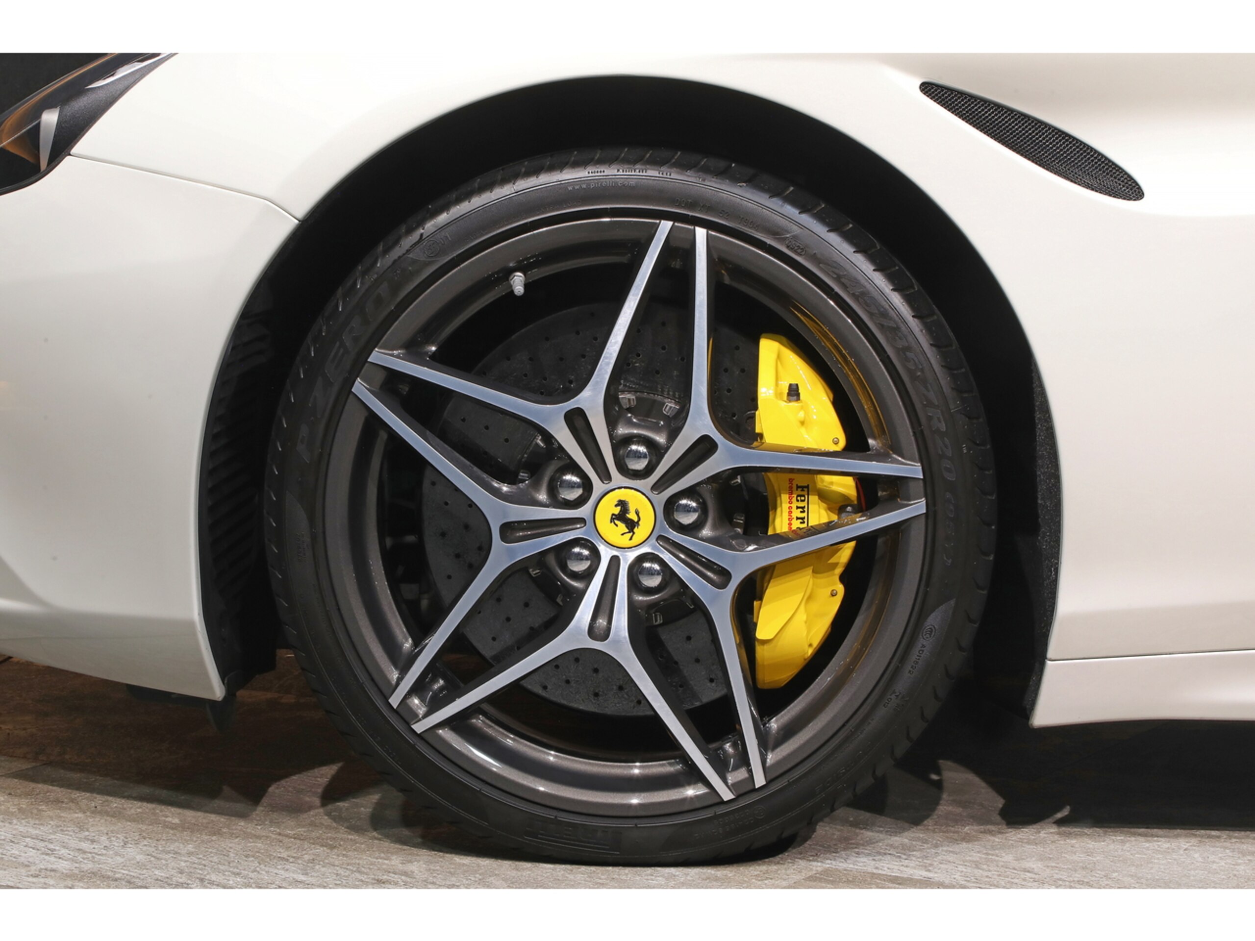 2015 Ferrari California T — Photo 41 / 59