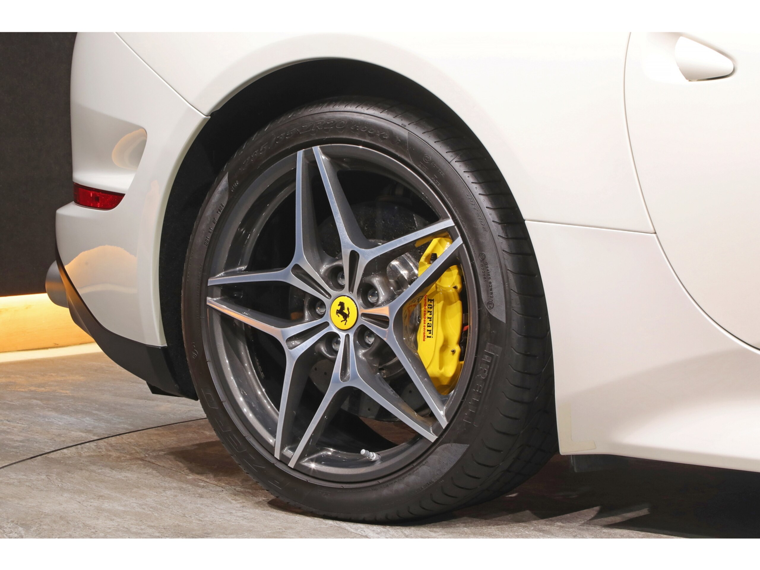 2015 Ferrari California T — Photo 42 / 59