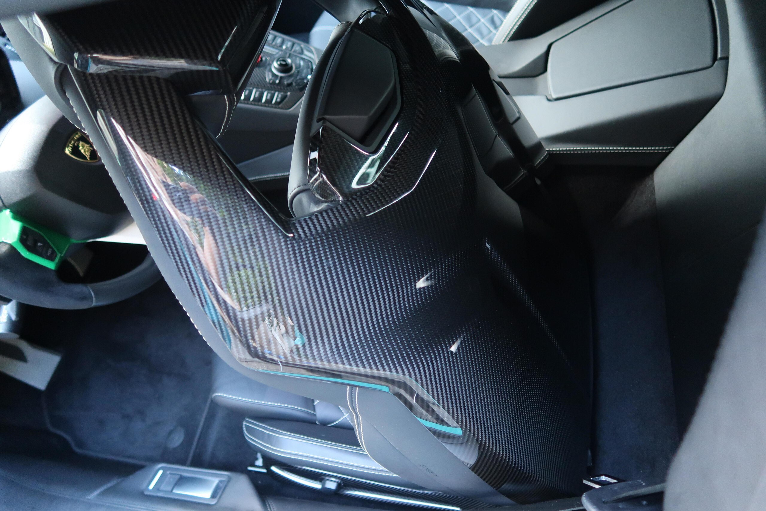 2015 Lamborghini Aventador LP700-4 — Photo 8 / 21