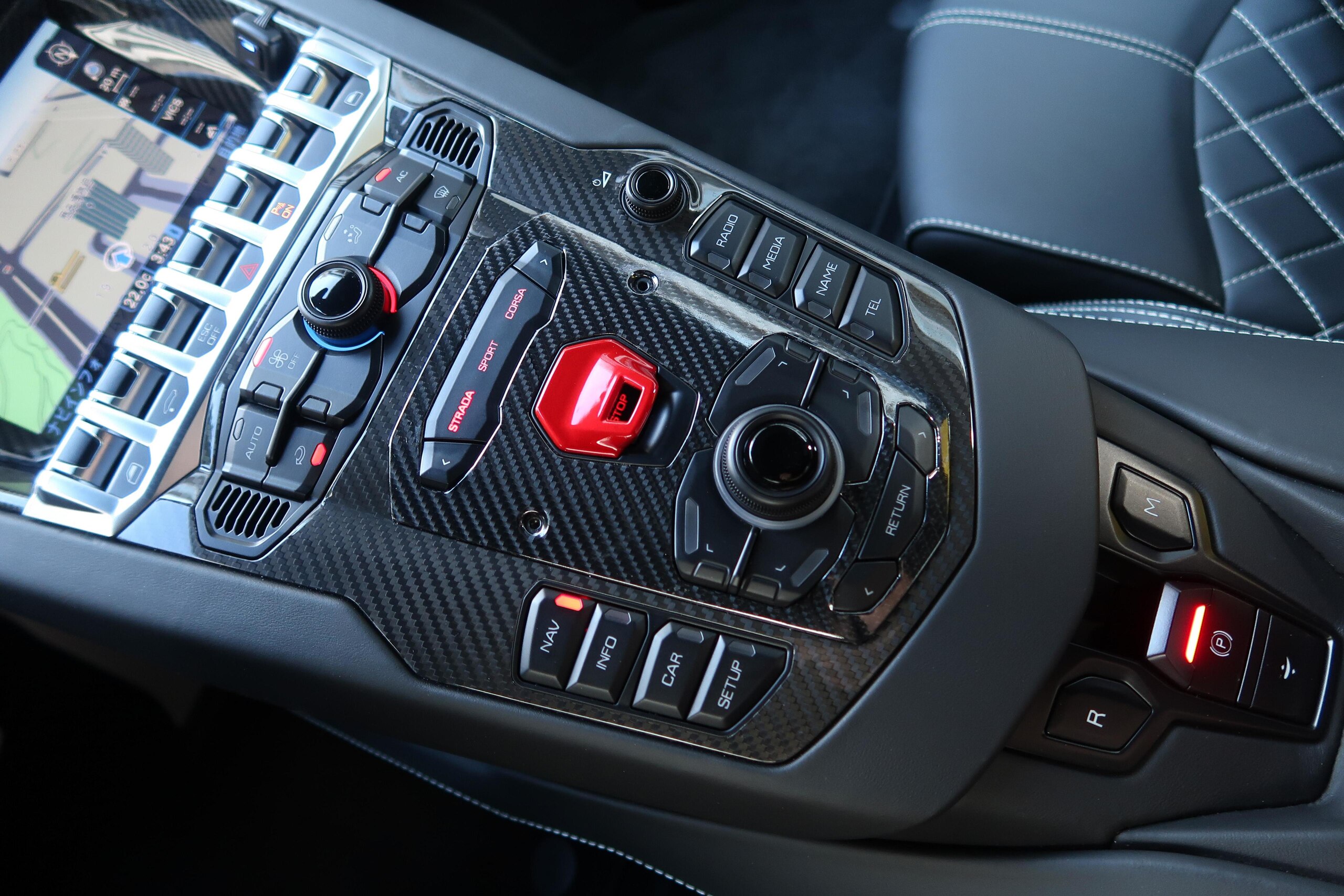 2015 Lamborghini Aventador LP700-4 — Photo 12 / 21