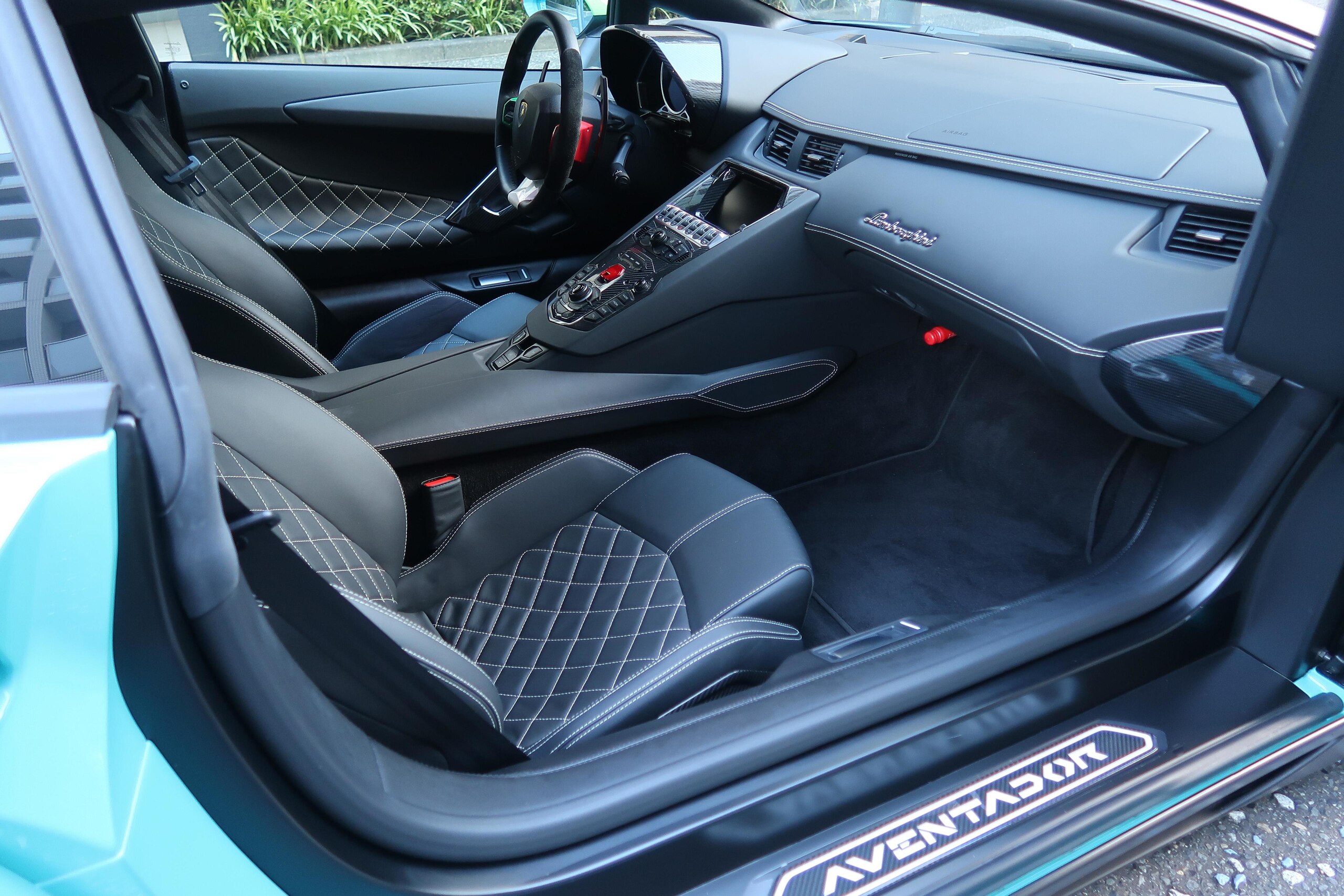 2015 Lamborghini Aventador LP700-4 — Photo 13 / 21