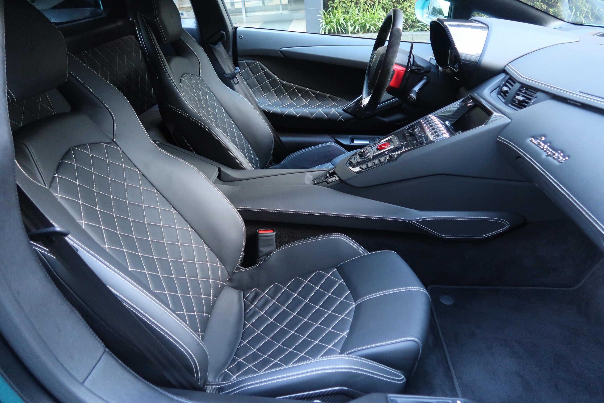 2015 Lamborghini Aventador LP700-4 — Photo 14 / 21
