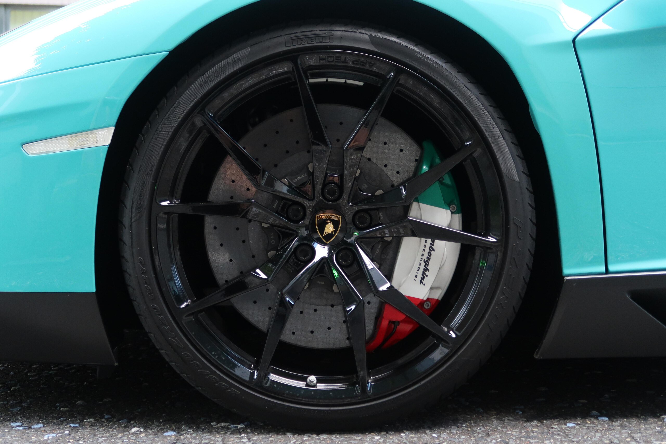 2015 Lamborghini Aventador LP700-4 — Photo 19 / 21