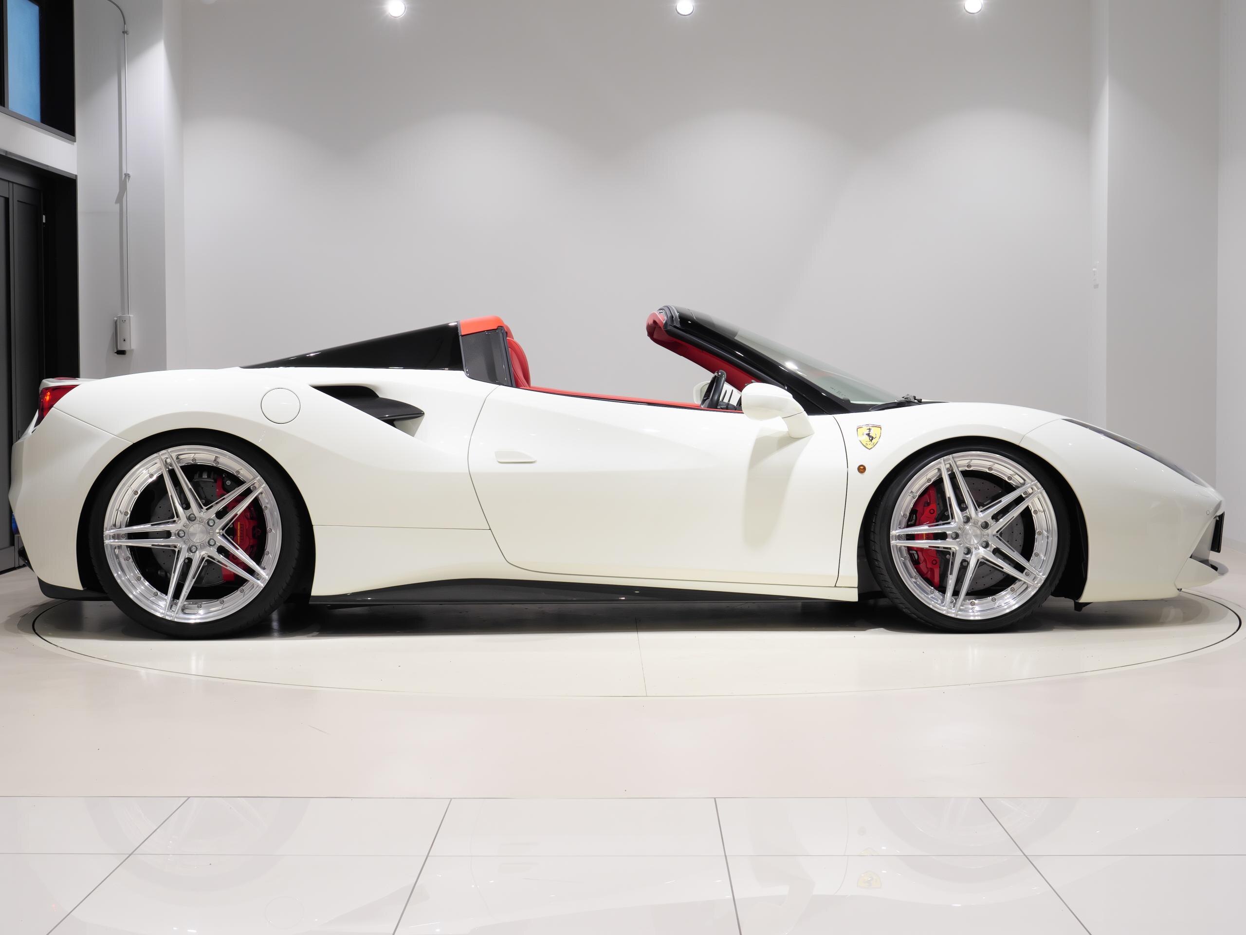 2016 Ferrari 488 Spider — Photo 11 / 40
