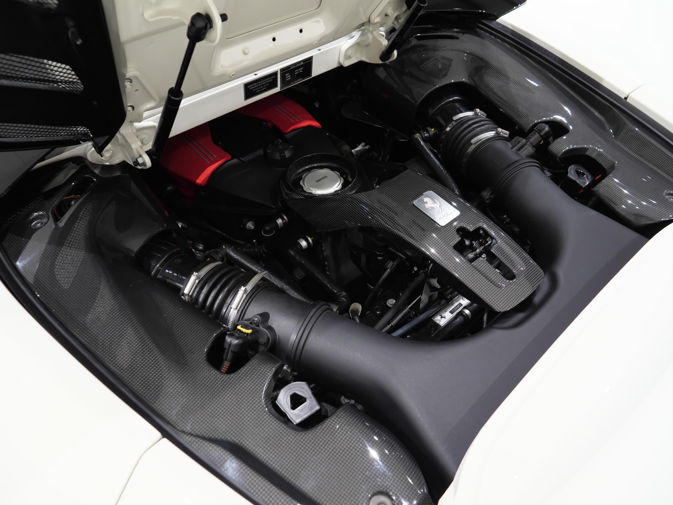 2016 Ferrari 488 Spider — Photo 33 / 40