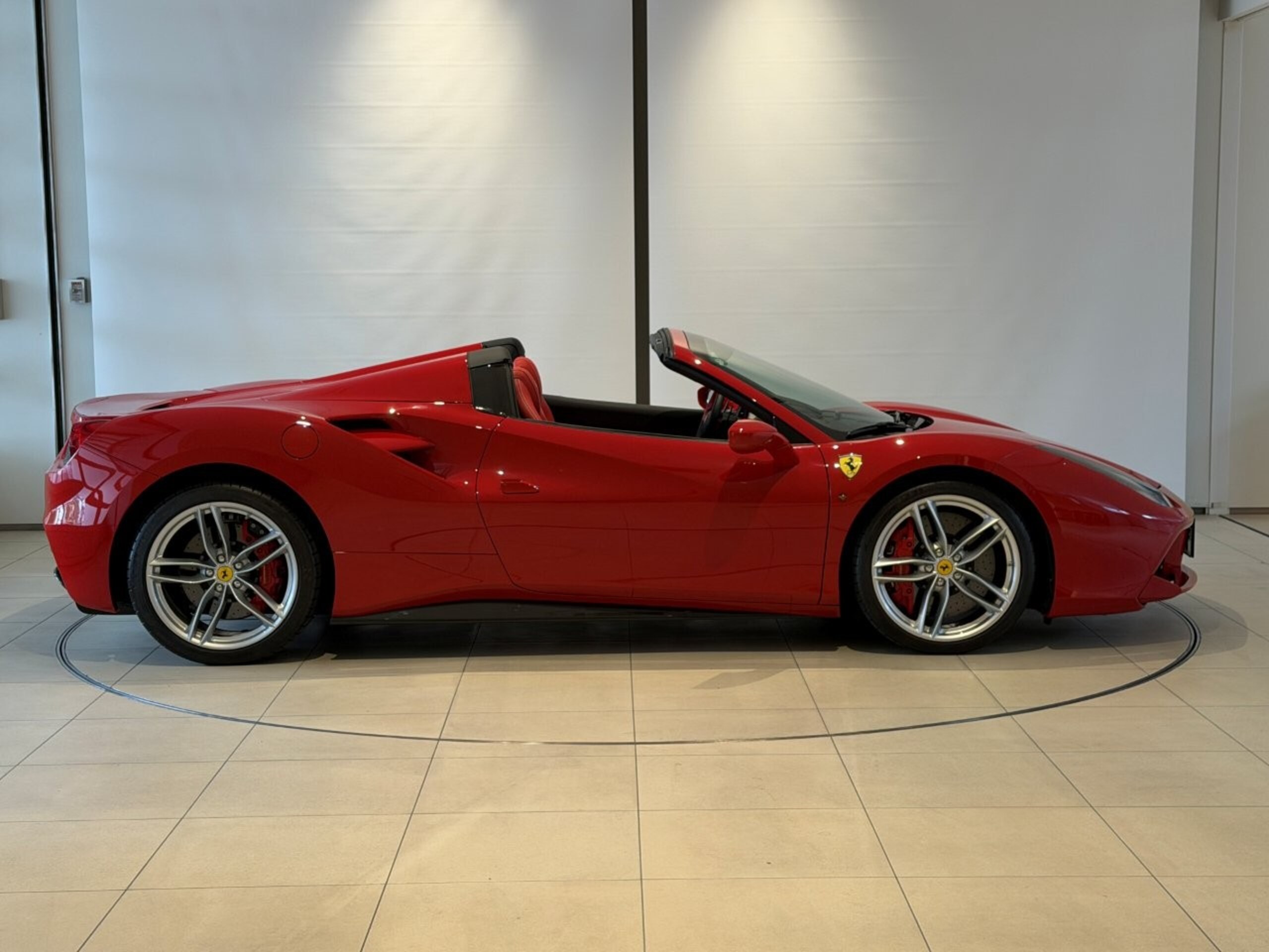 2016 Ferrari 488 Spider — Photo 10 / 31