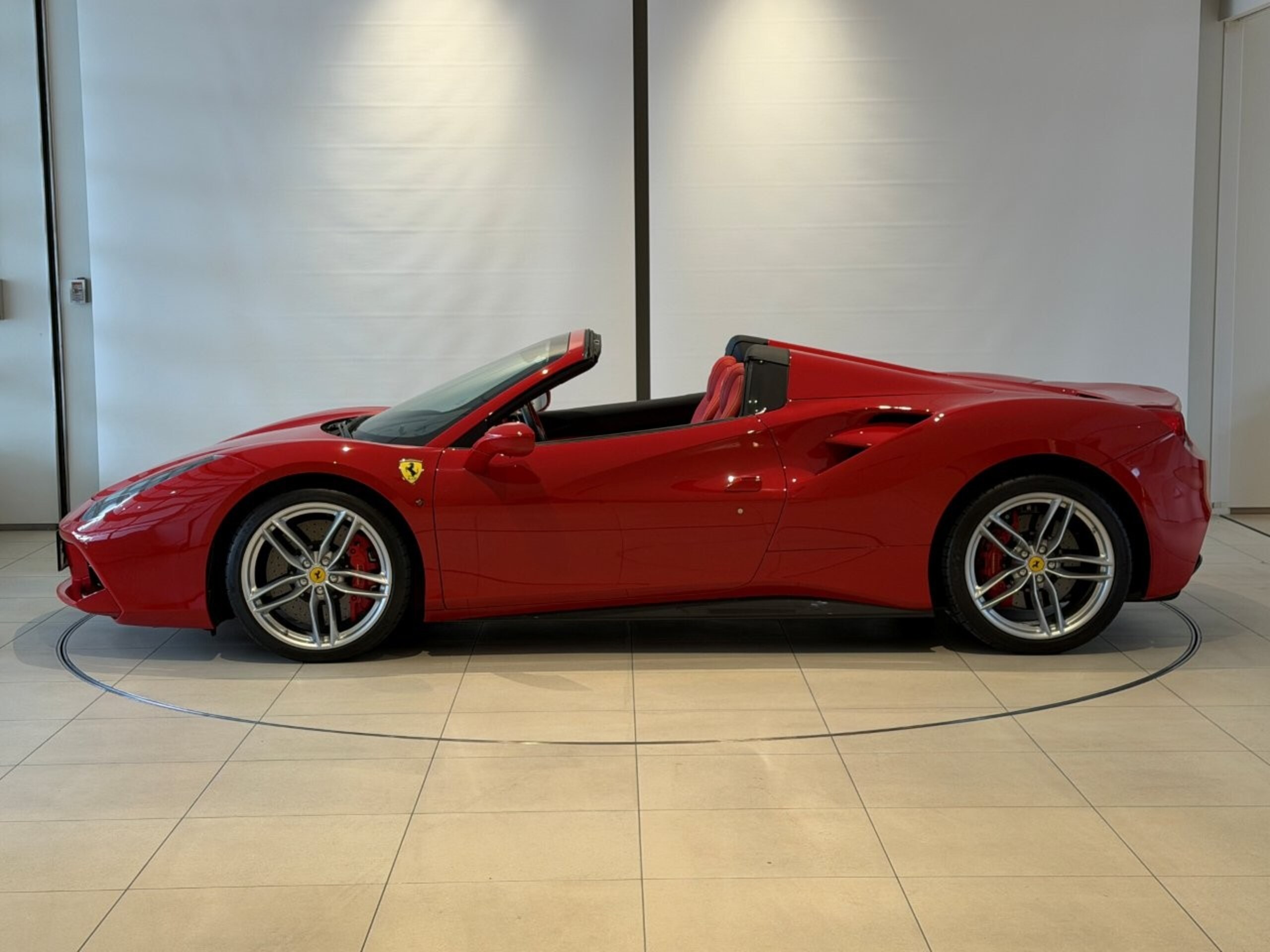 2016 Ferrari 488 Spider — Photo 16 / 31