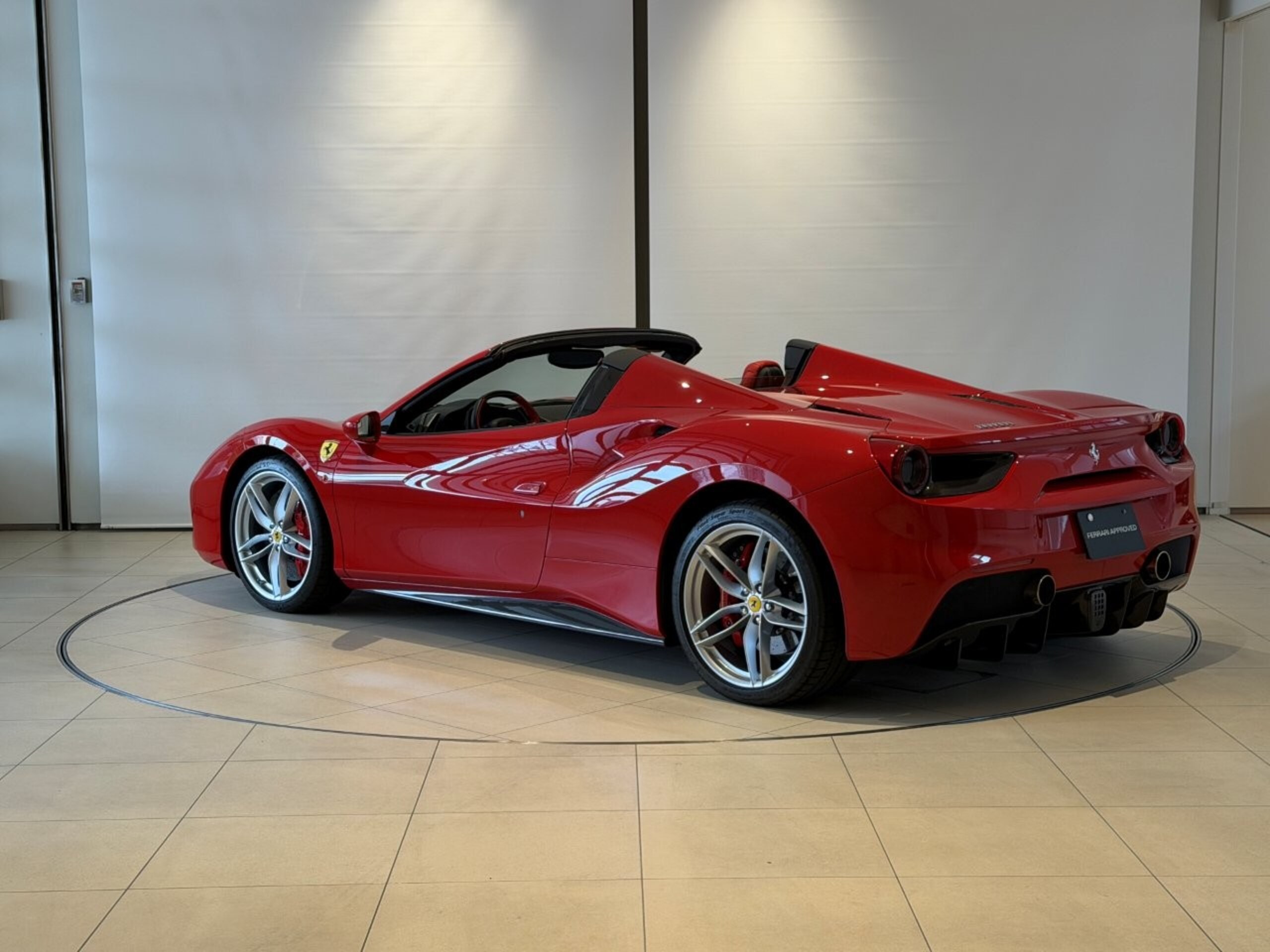 2016 Ferrari 488 Spider — Photo 17 / 31