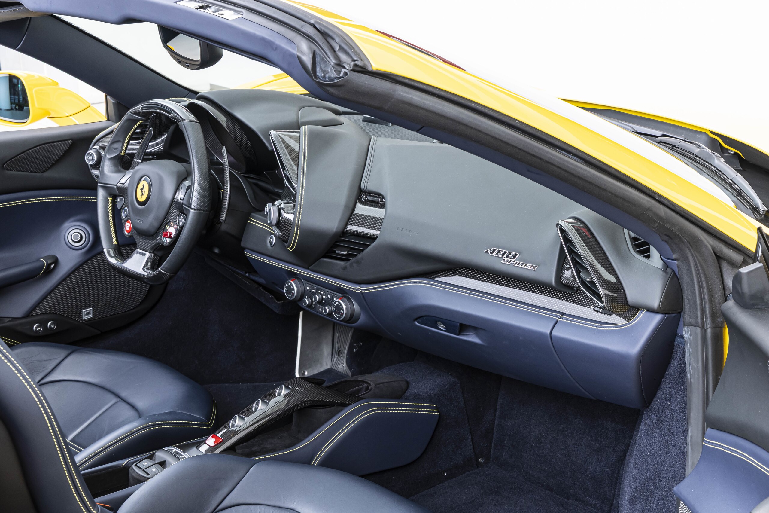 2016 Ferrari 488 Spider — Photo 9 / 25