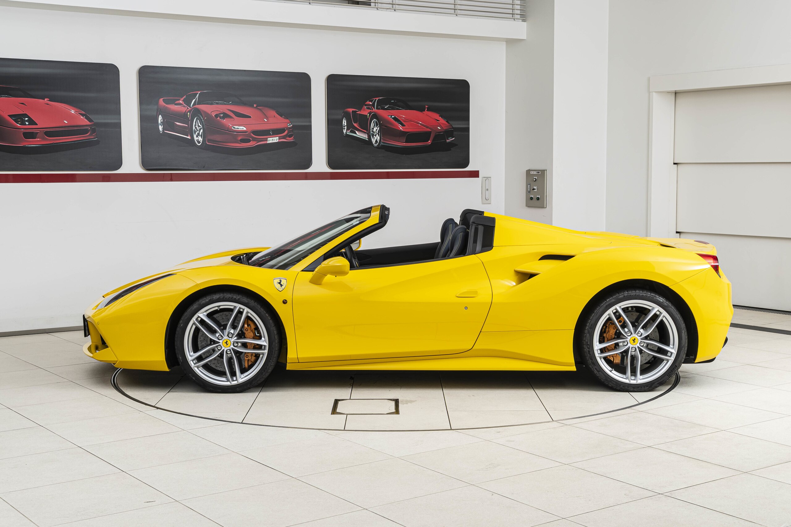 2016 Ferrari 488 Spider — Photo 11 / 25